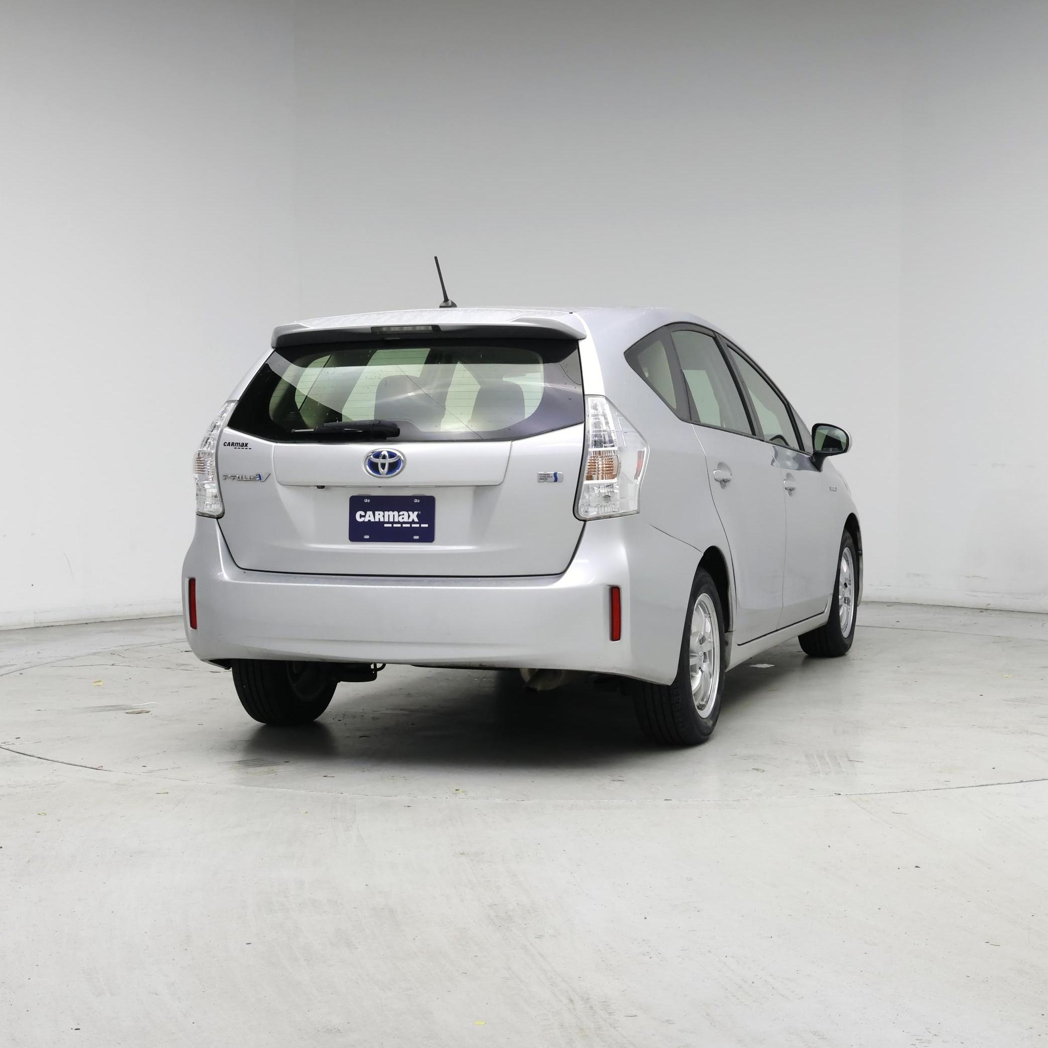 Thumbnail: 2014 Toyota Prius v - 8