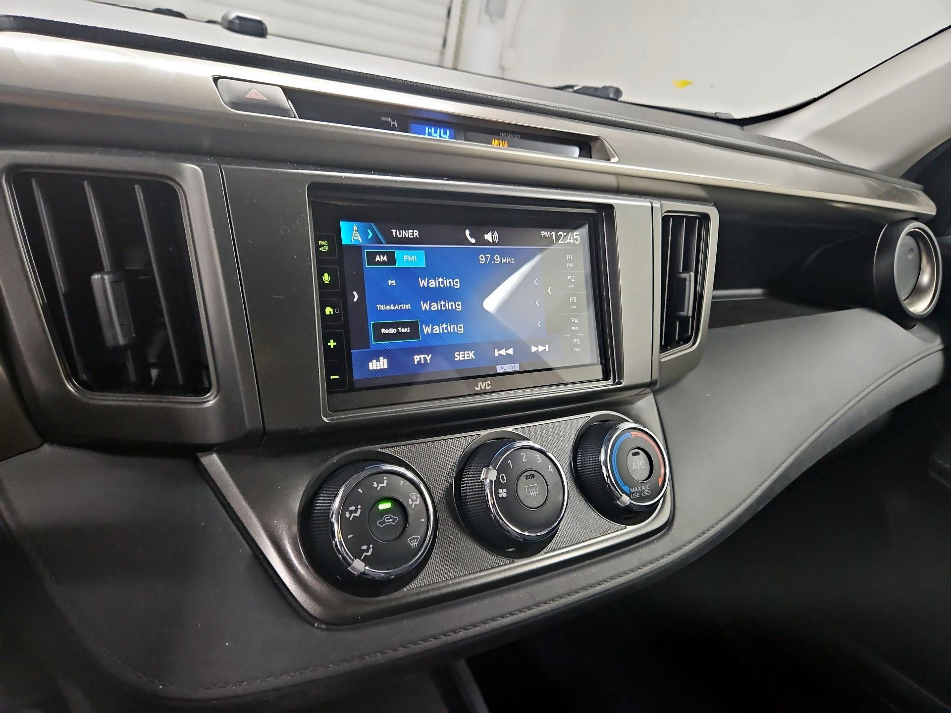 Thumbnail: 2014 Toyota RAV4 - 15