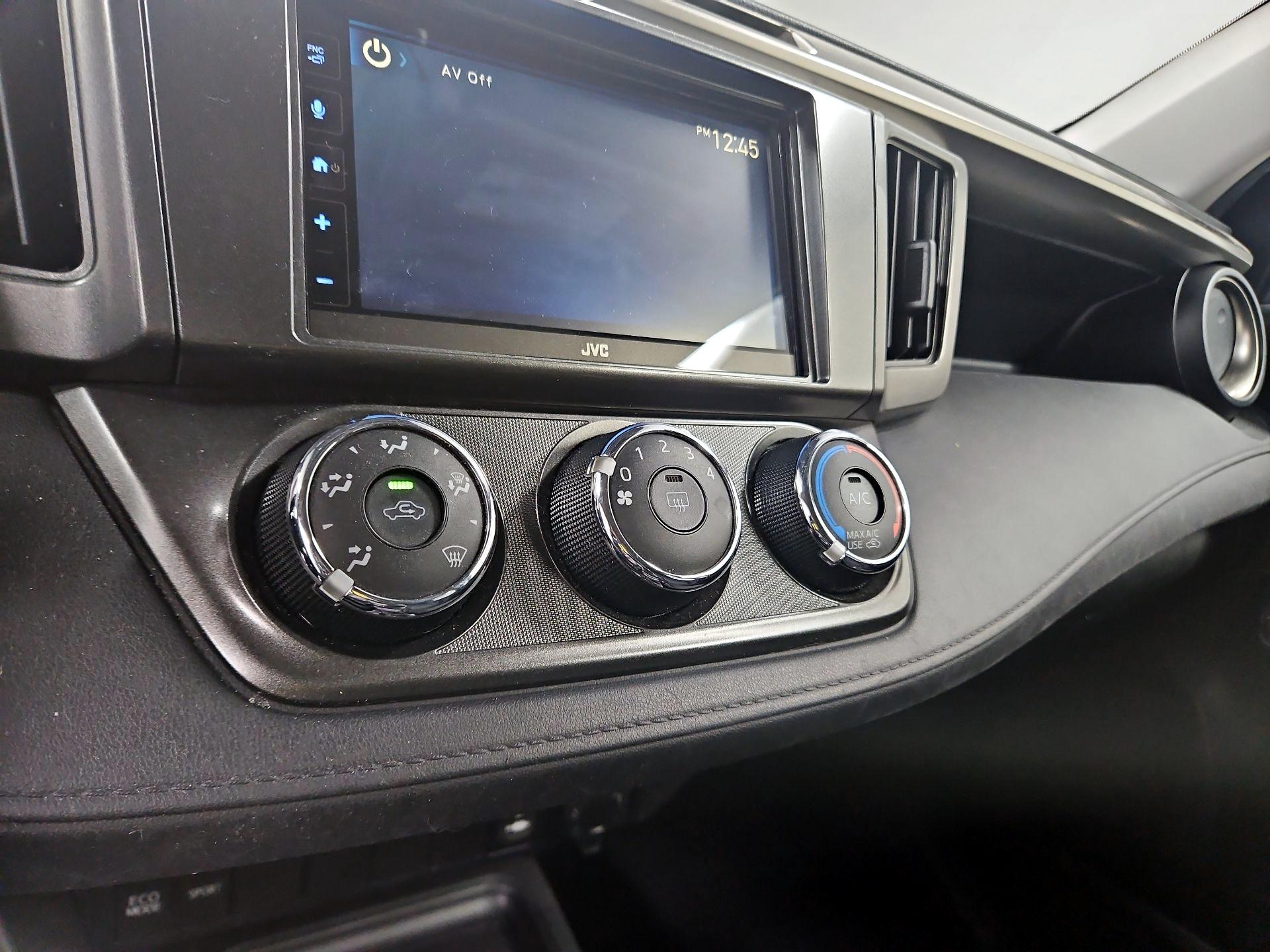 Thumbnail: 2014 Toyota RAV4 - 16