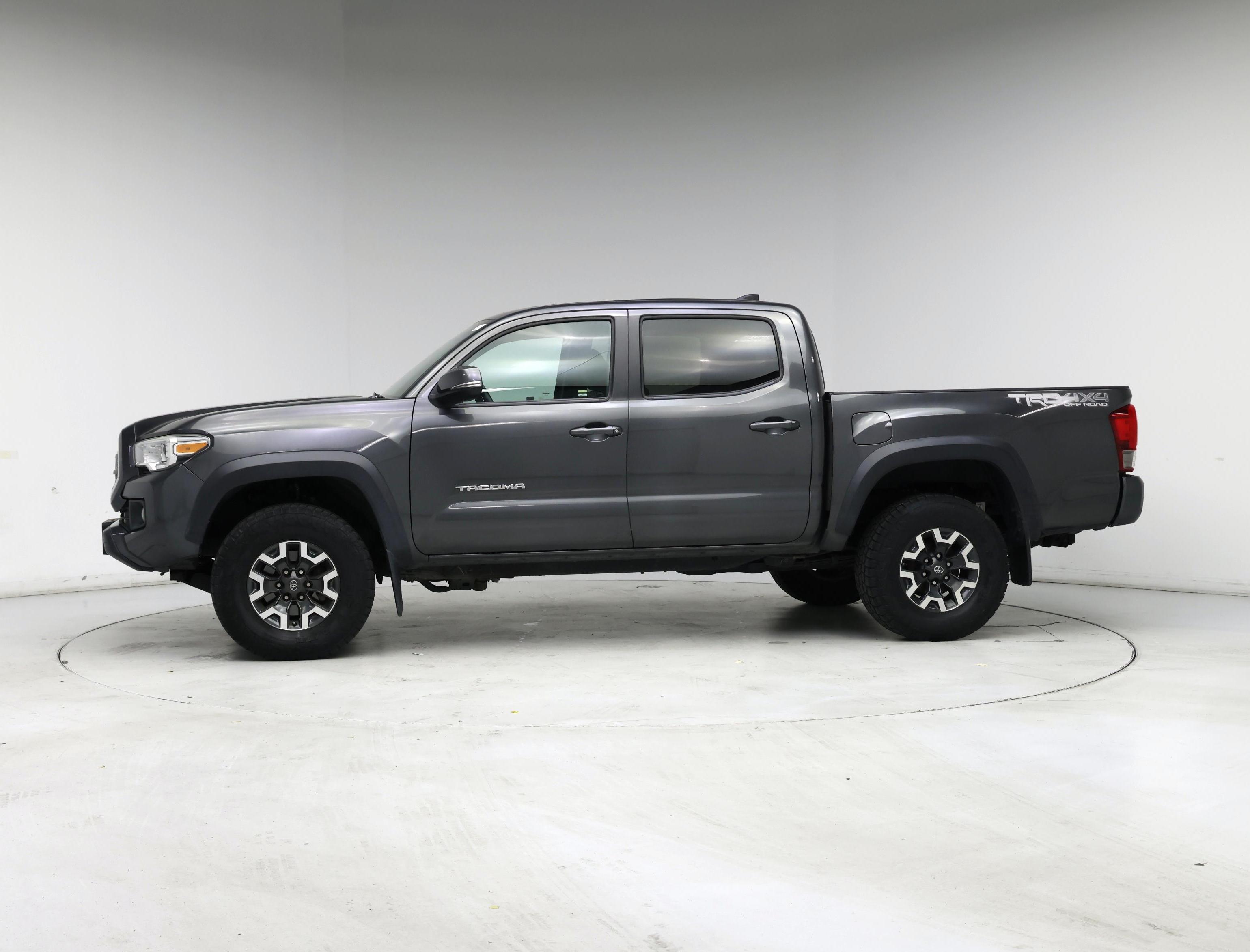 Thumbnail: 2017 Toyota Tacoma - 3