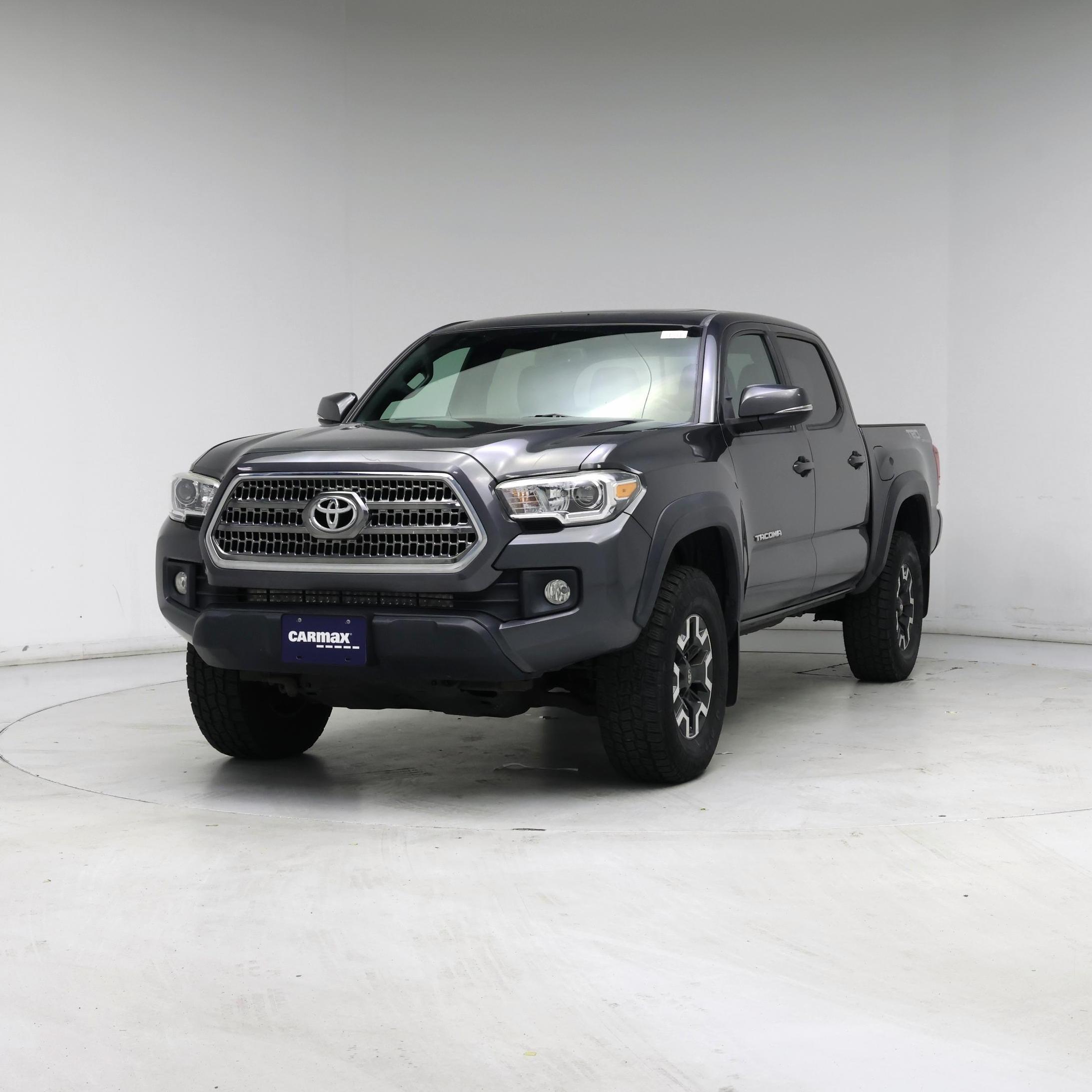 Thumbnail: 2017 Toyota Tacoma - 4