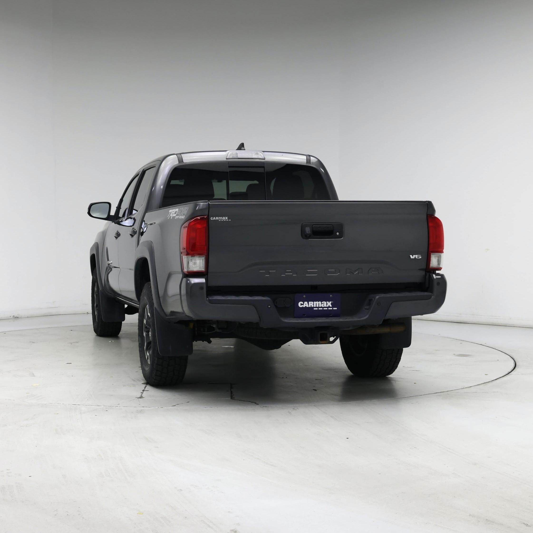 Thumbnail: 2017 Toyota Tacoma - 6