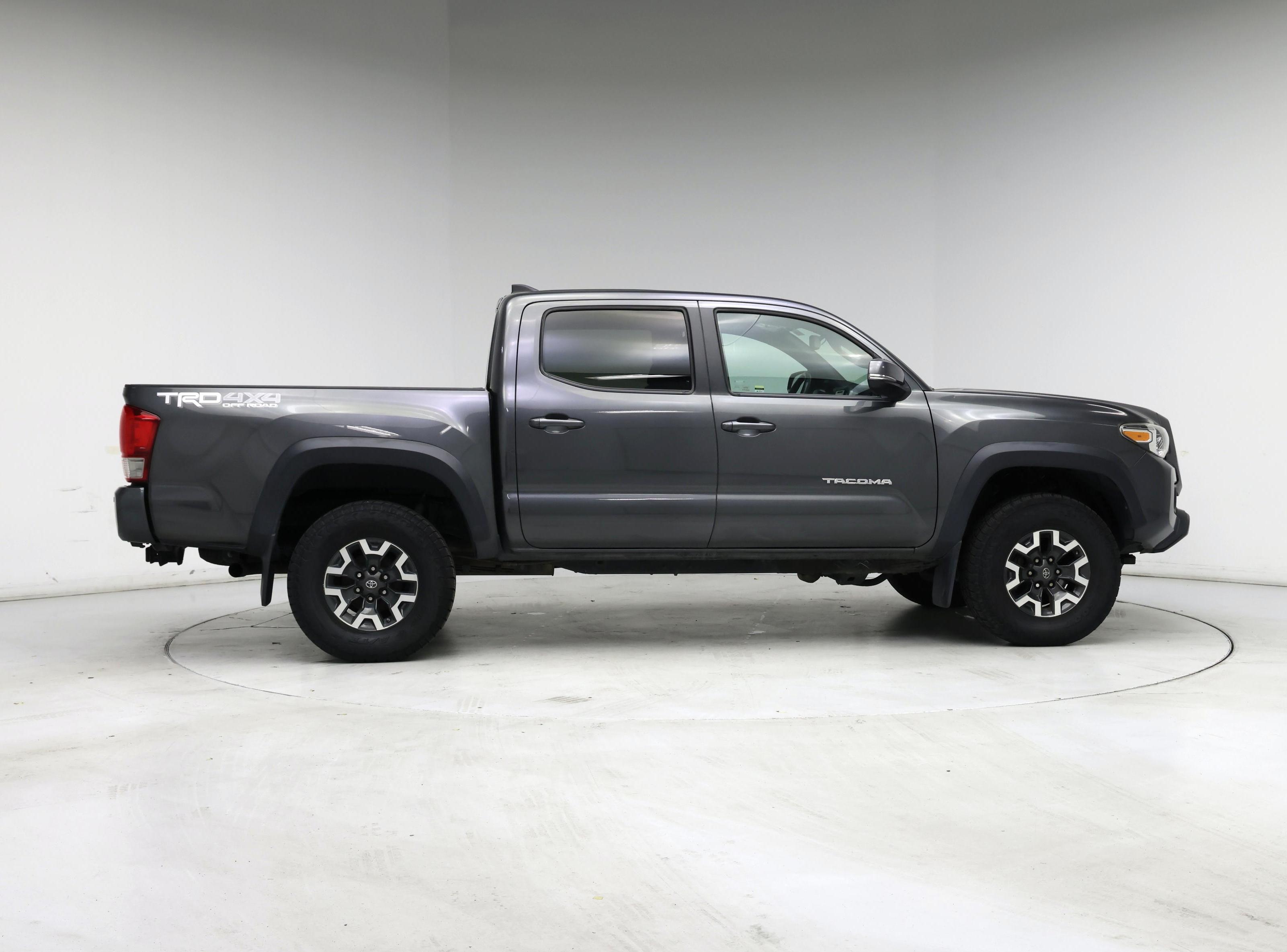 Thumbnail: 2017 Toyota Tacoma - 7