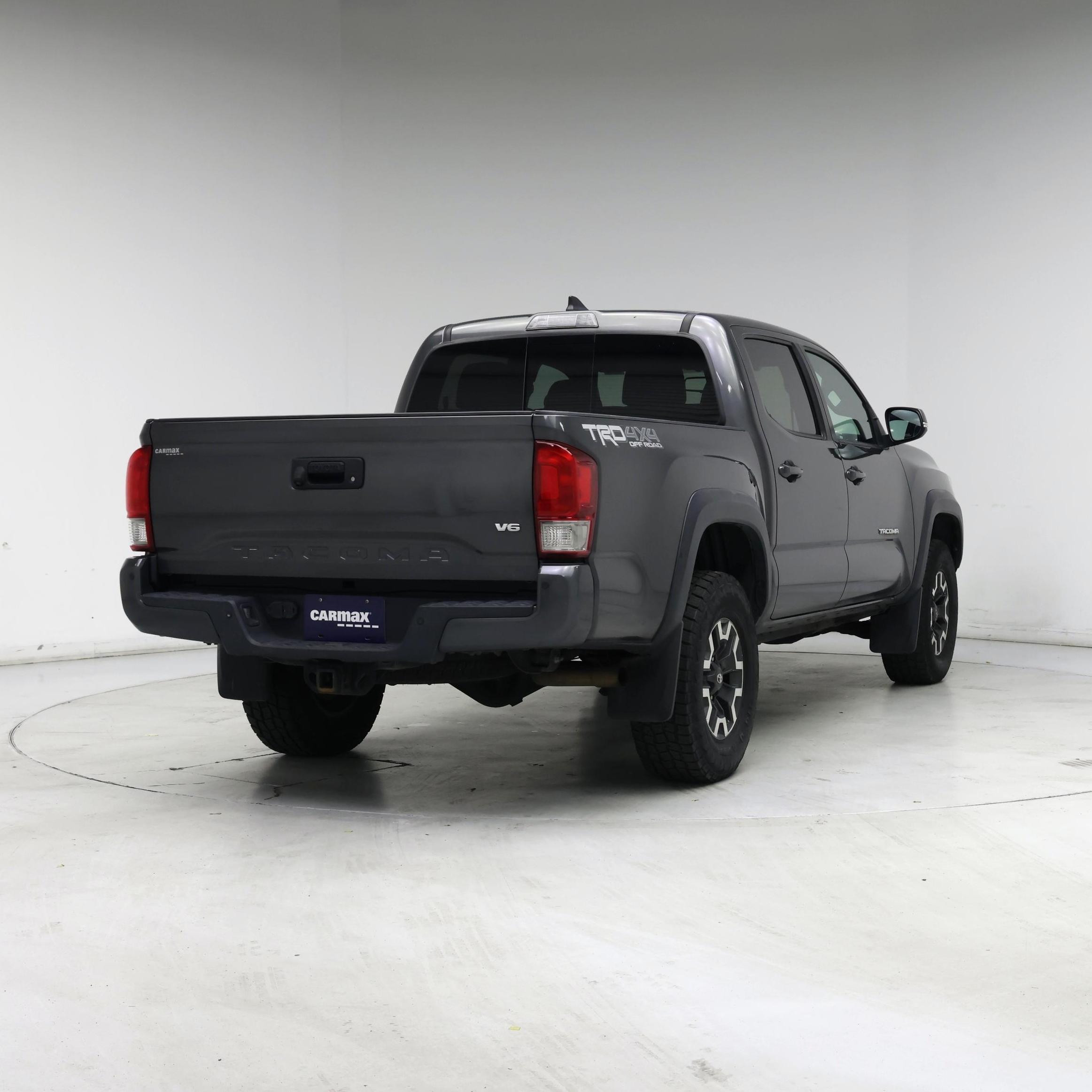 Thumbnail: 2017 Toyota Tacoma - 8