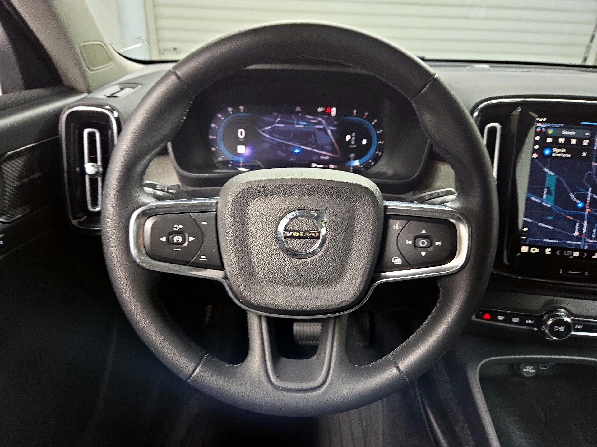 Thumbnail: 2023 Volvo XC40 - 10