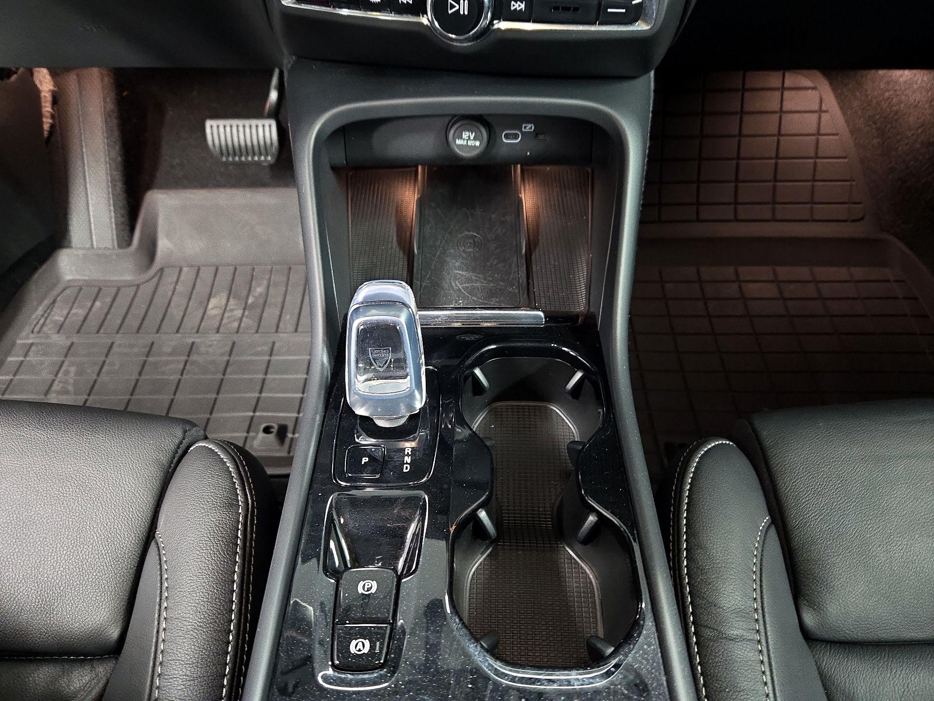 Thumbnail: 2023 Volvo XC40 - 18