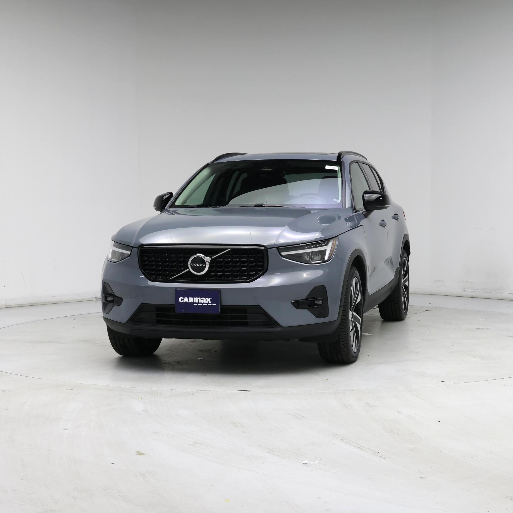 Thumbnail: 2023 Volvo XC40 - 4