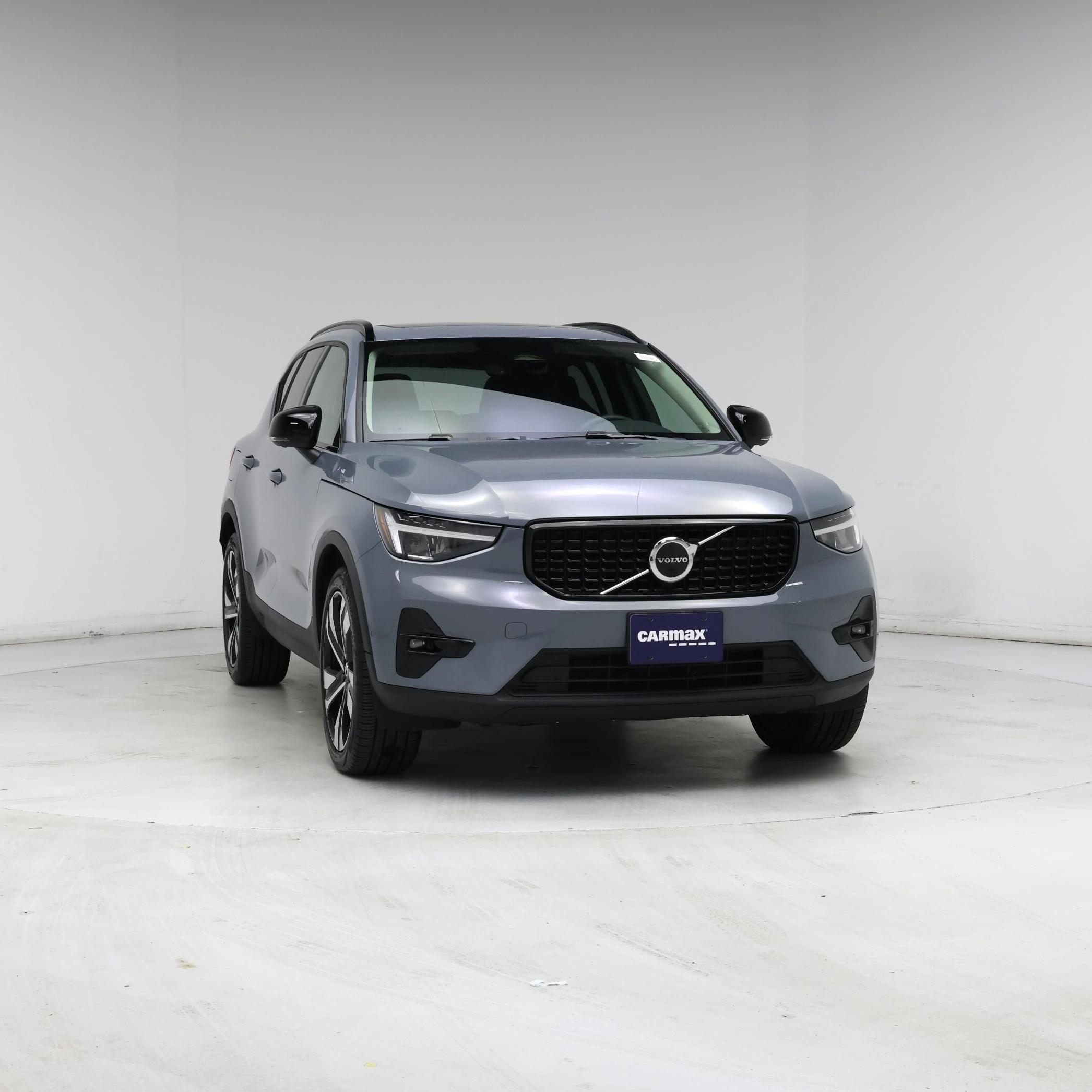 Thumbnail: 2023 Volvo XC40 - 5