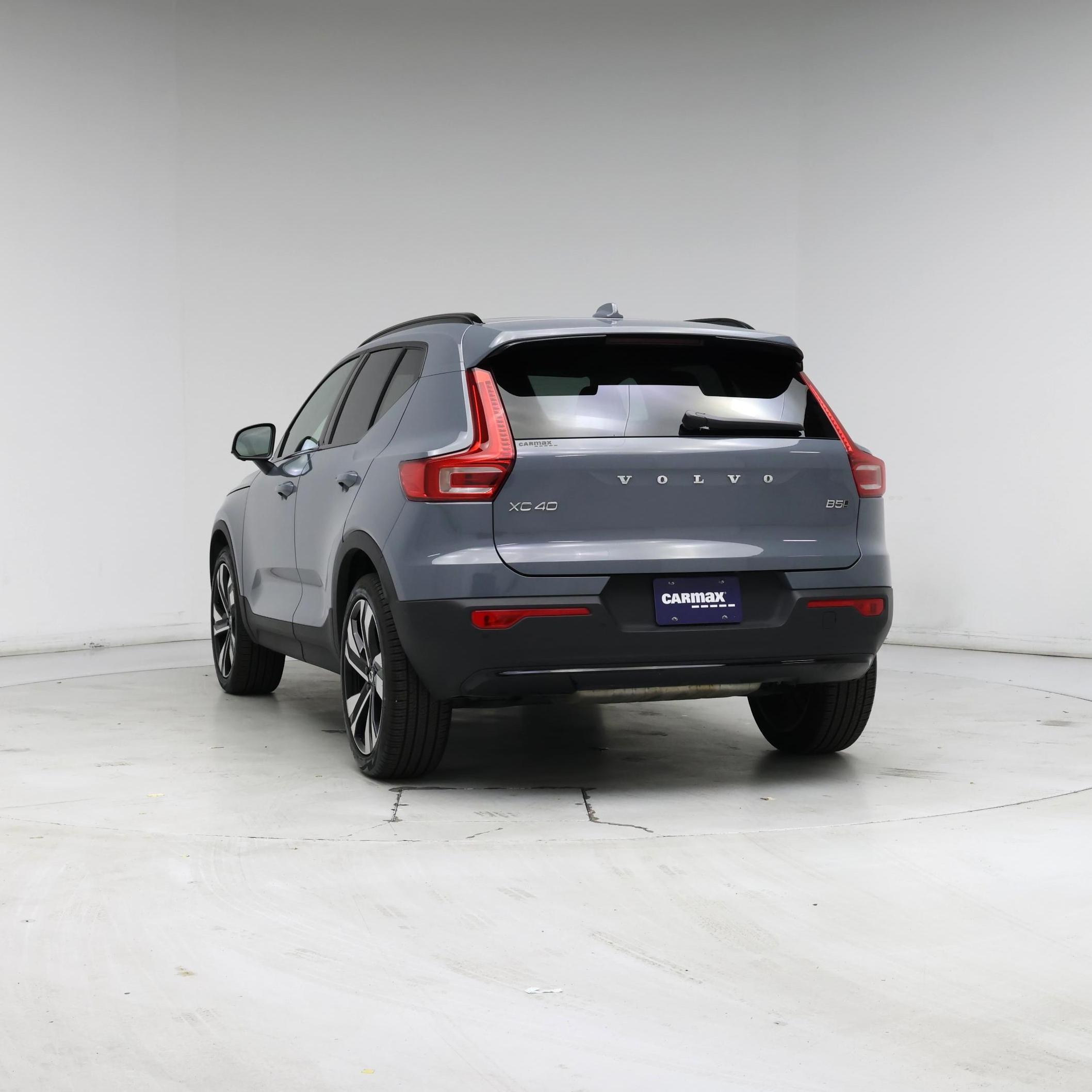 Thumbnail: 2023 Volvo XC40 - 6