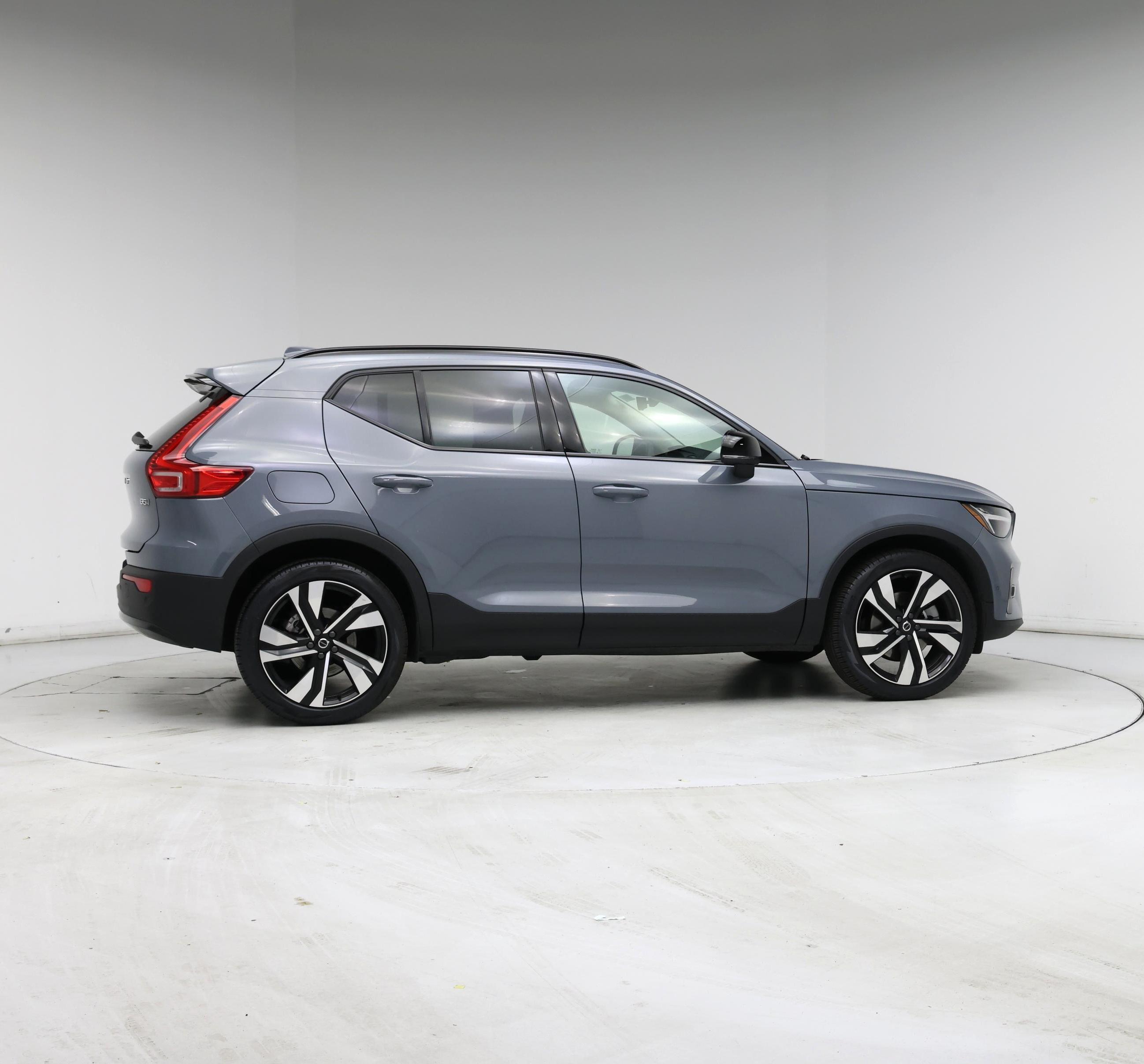 Thumbnail: 2023 Volvo XC40 - 7