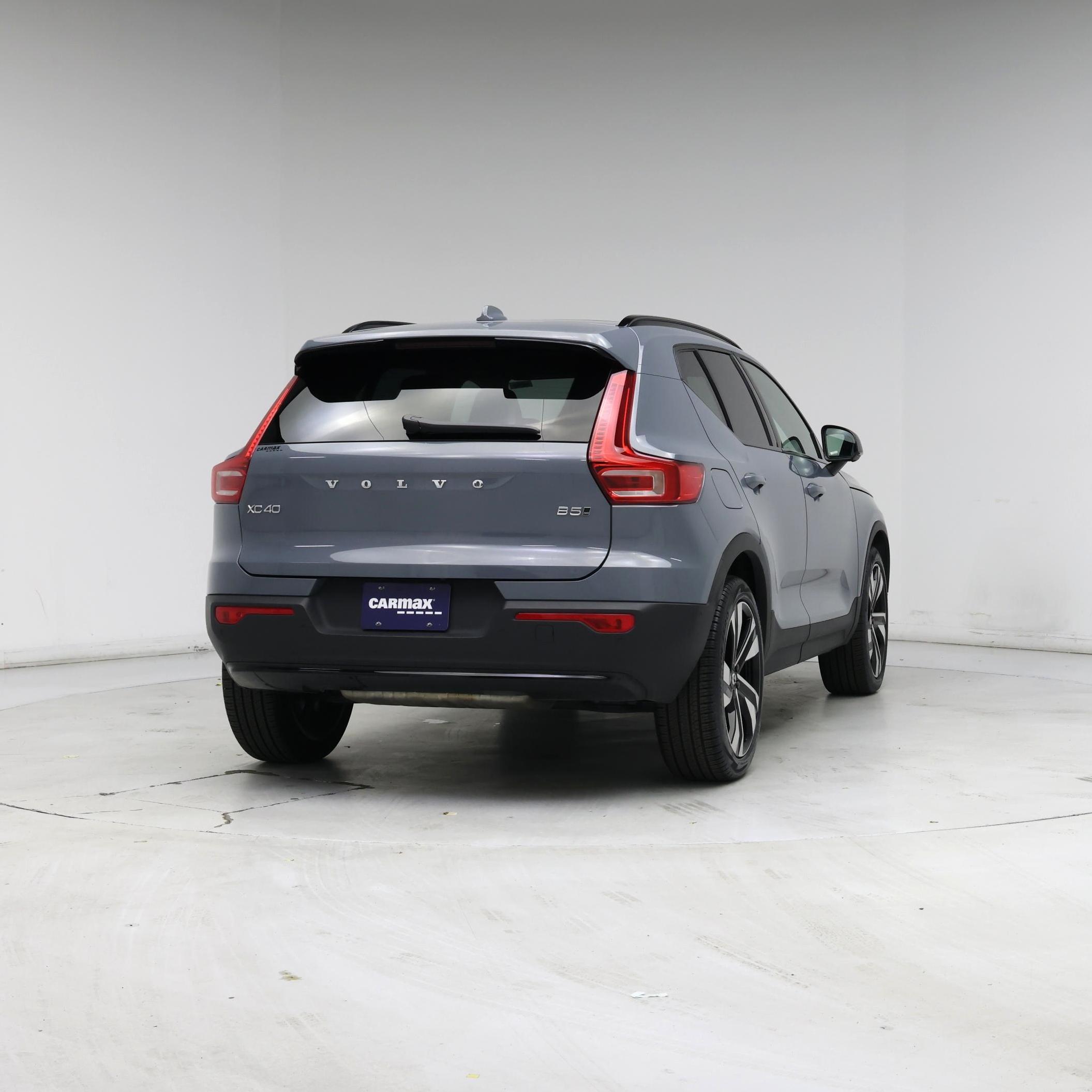 Thumbnail: 2023 Volvo XC40 - 8