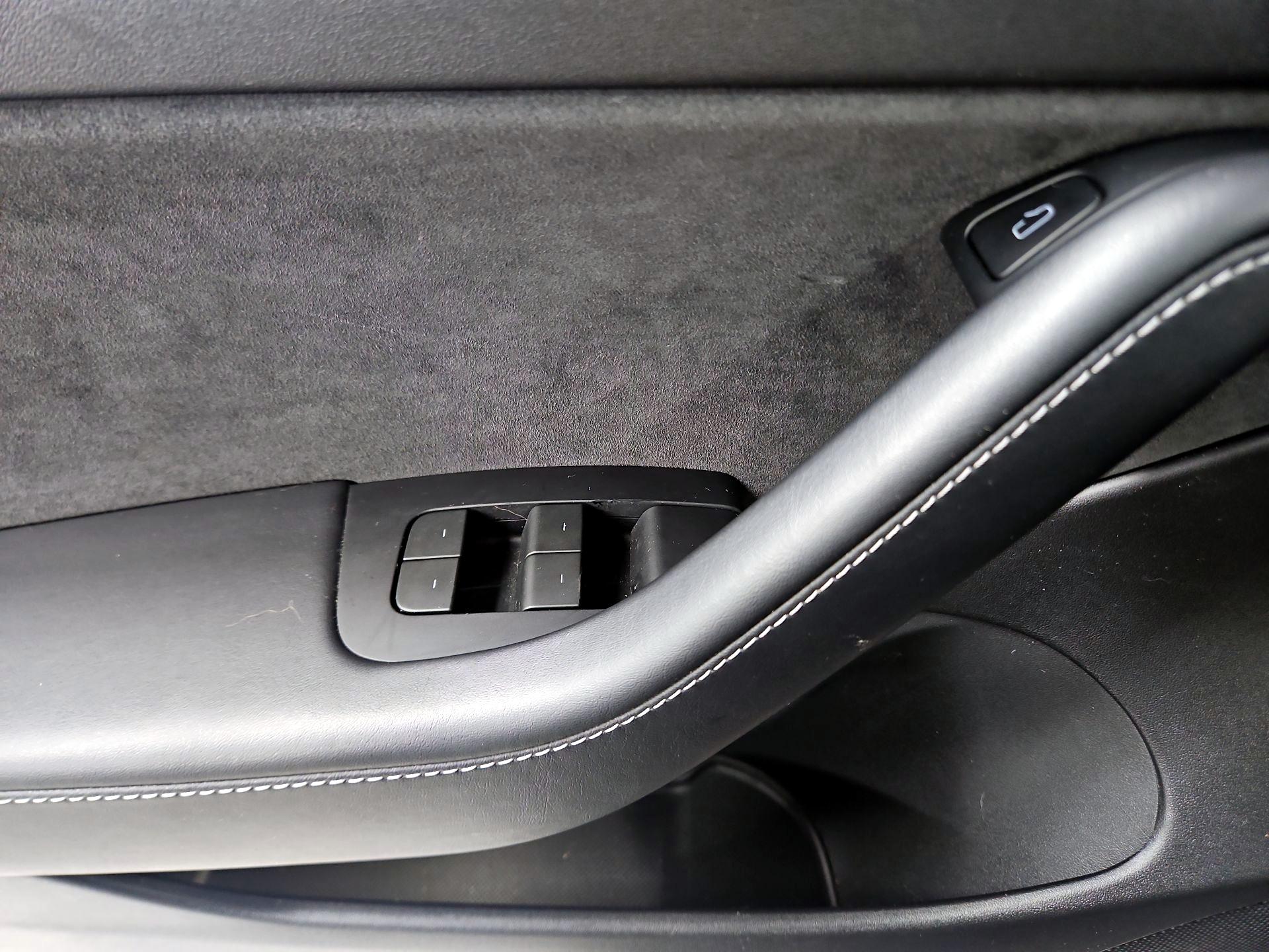 Thumbnail: 2022 Tesla Model 3 - 12