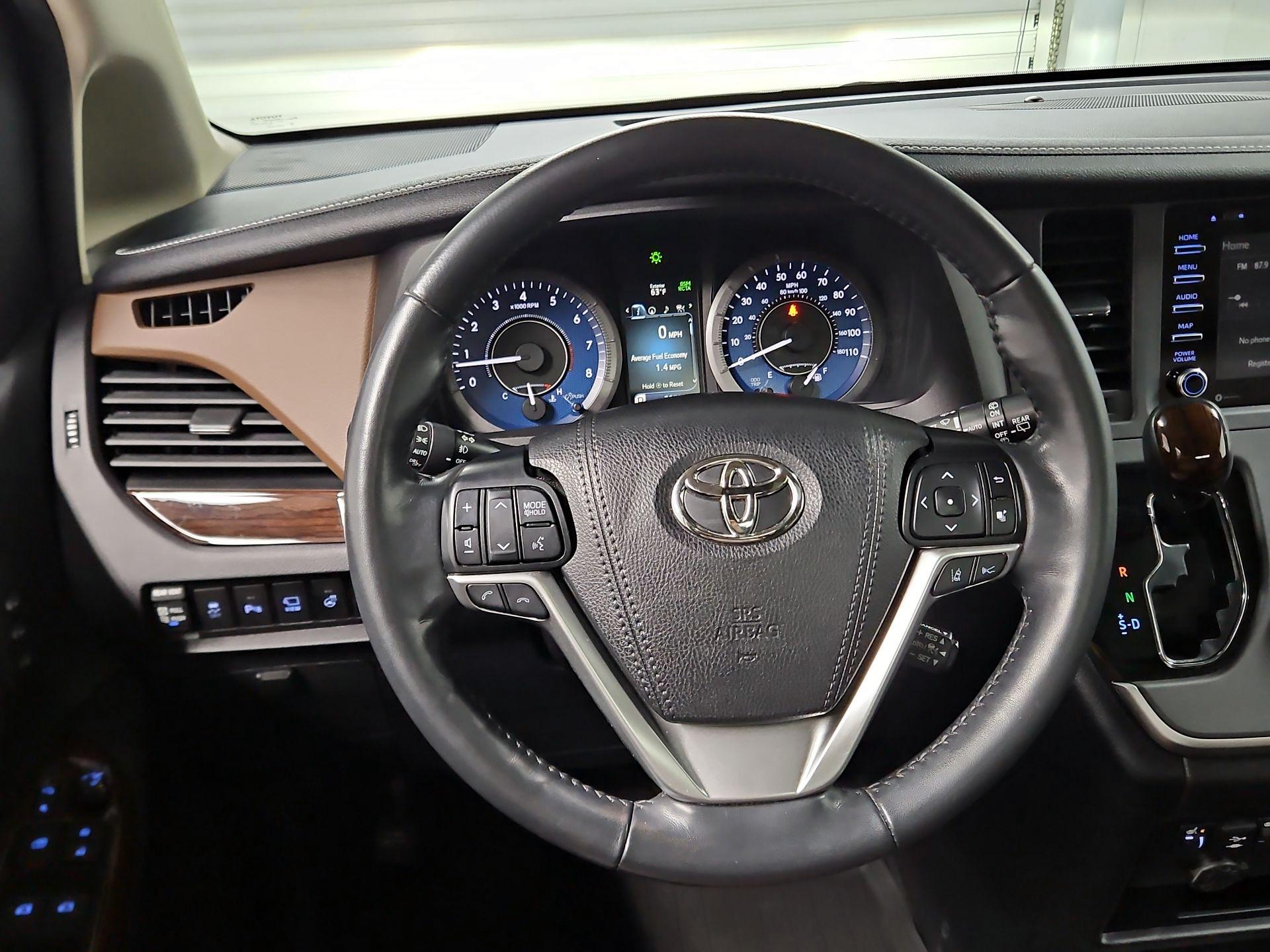 Thumbnail: 2020 Toyota Sienna - 10