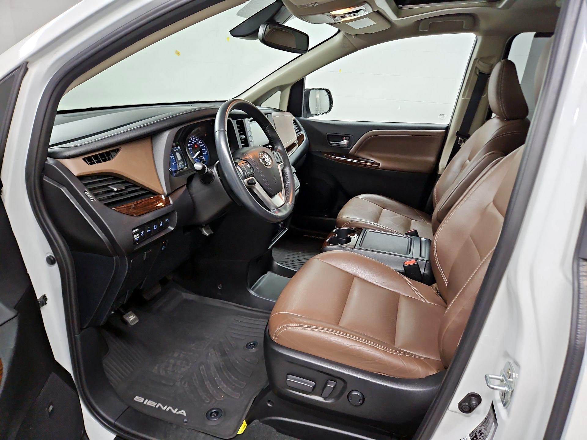 Thumbnail: 2020 Toyota Sienna - 11