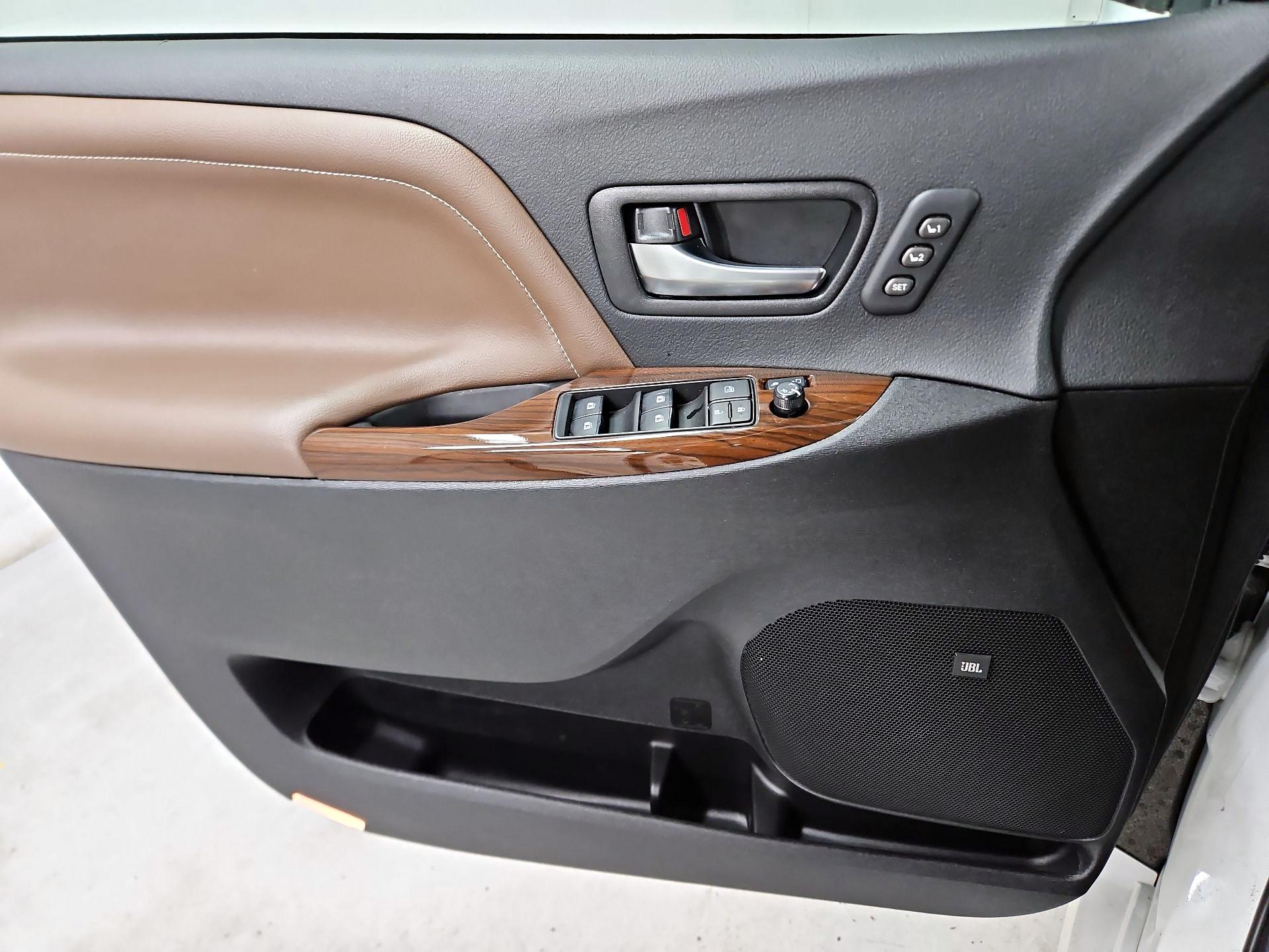 Thumbnail: 2020 Toyota Sienna - 12