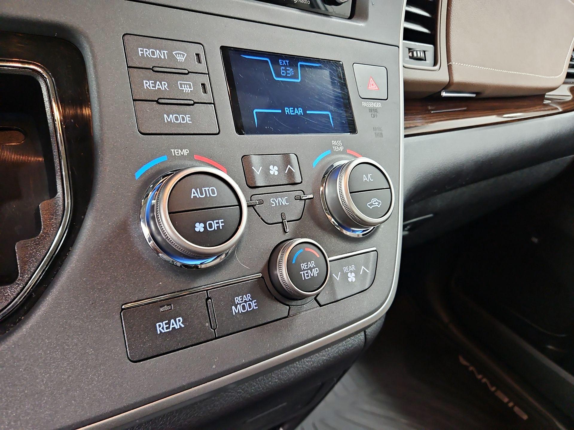 Thumbnail: 2020 Toyota Sienna - 17