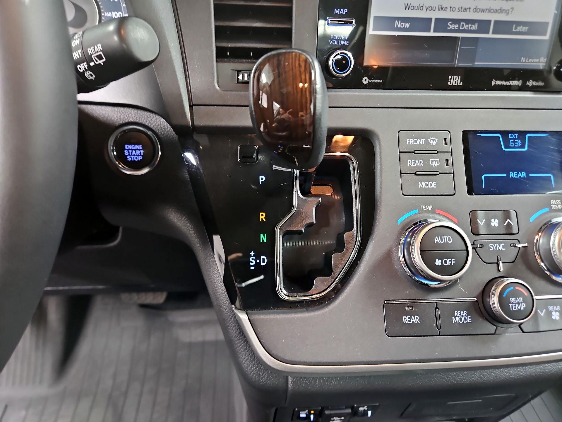 Thumbnail: 2020 Toyota Sienna - 18