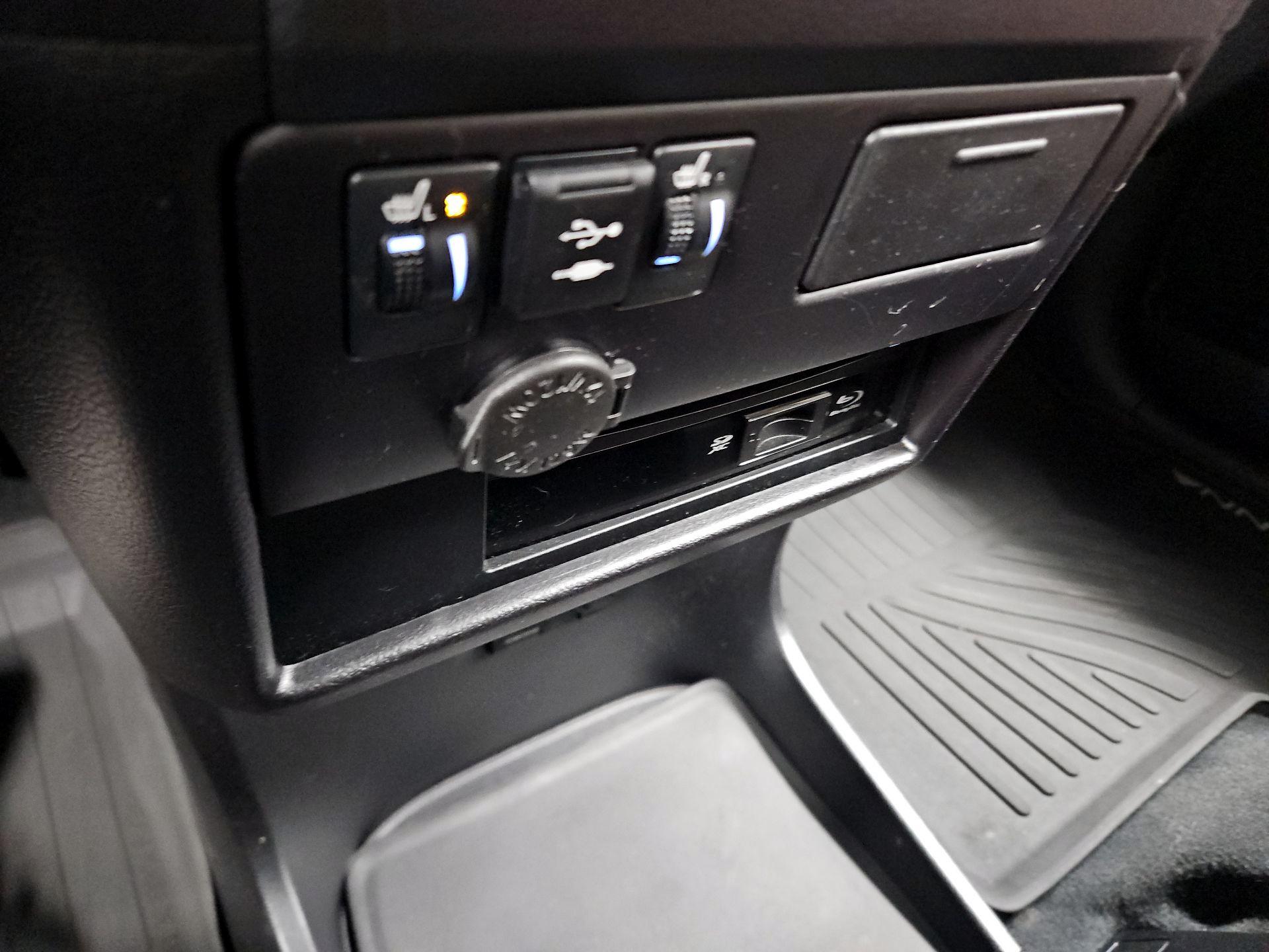 Thumbnail: 2020 Toyota Sienna - 19