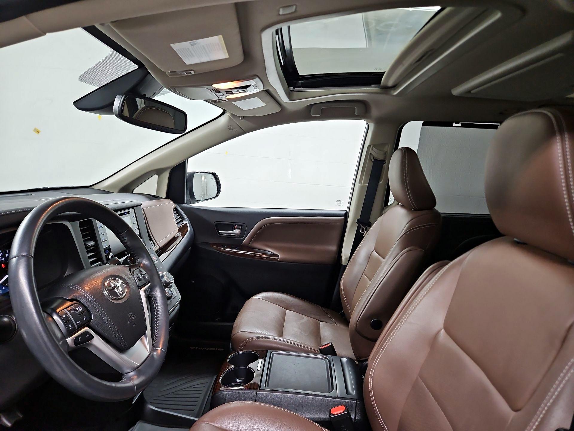 Thumbnail: 2020 Toyota Sienna - 20