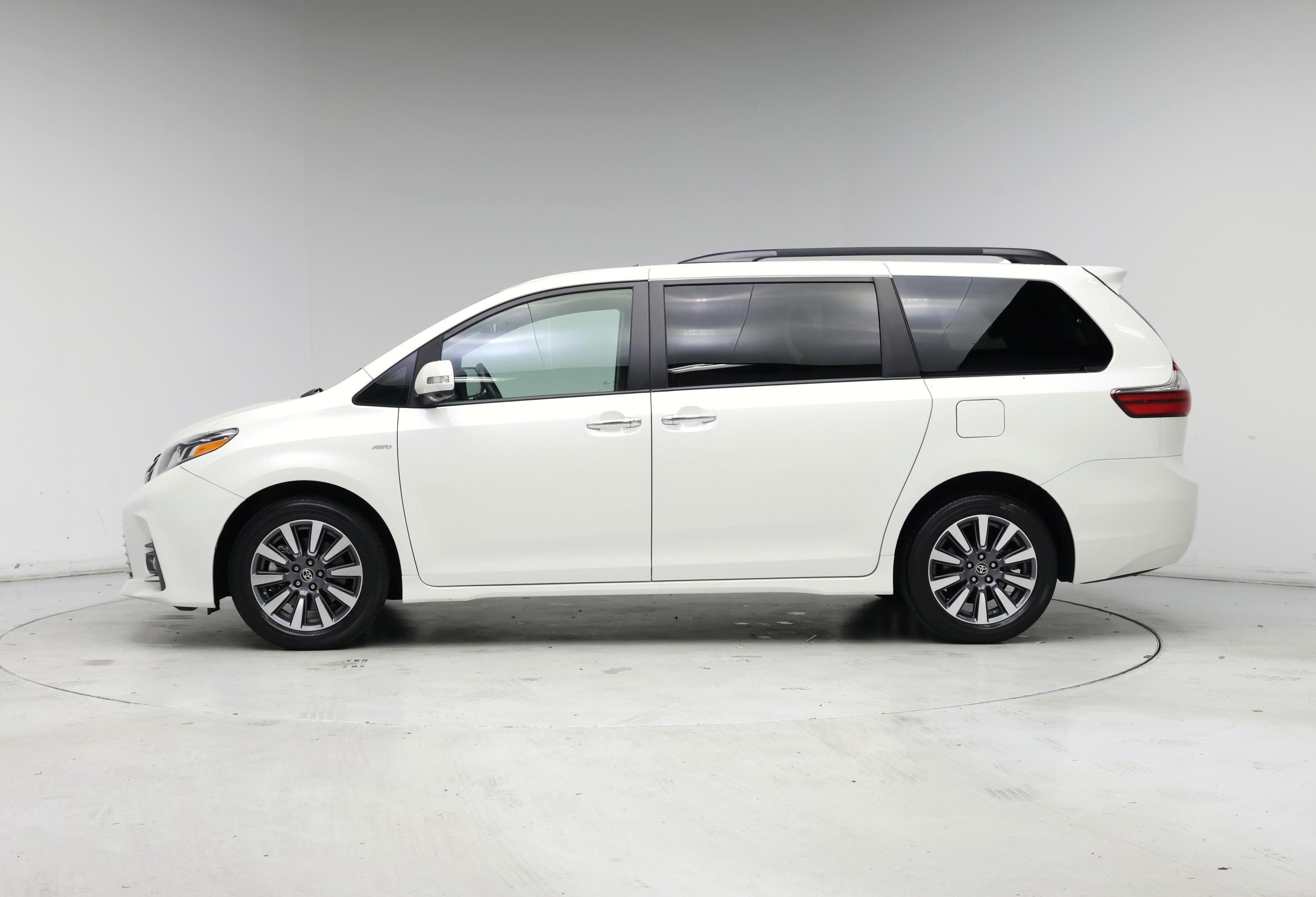 Thumbnail: 2020 Toyota Sienna - 3