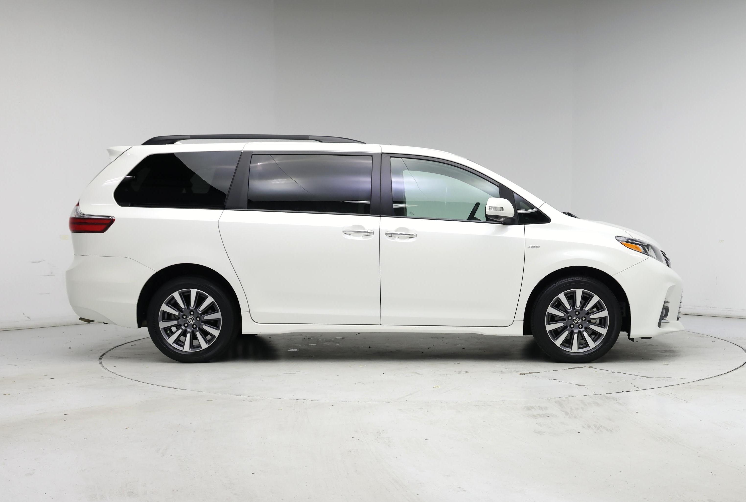 Thumbnail: 2020 Toyota Sienna - 7