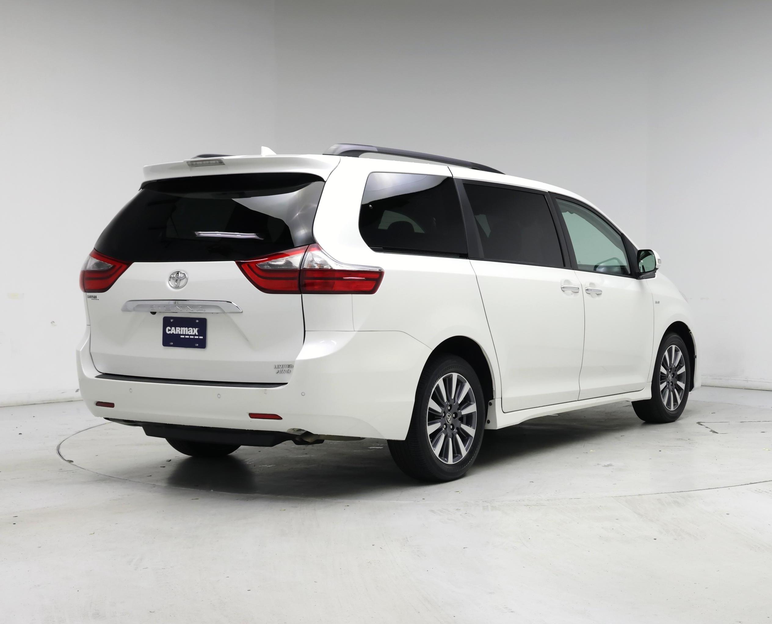 Thumbnail: 2020 Toyota Sienna - 8
