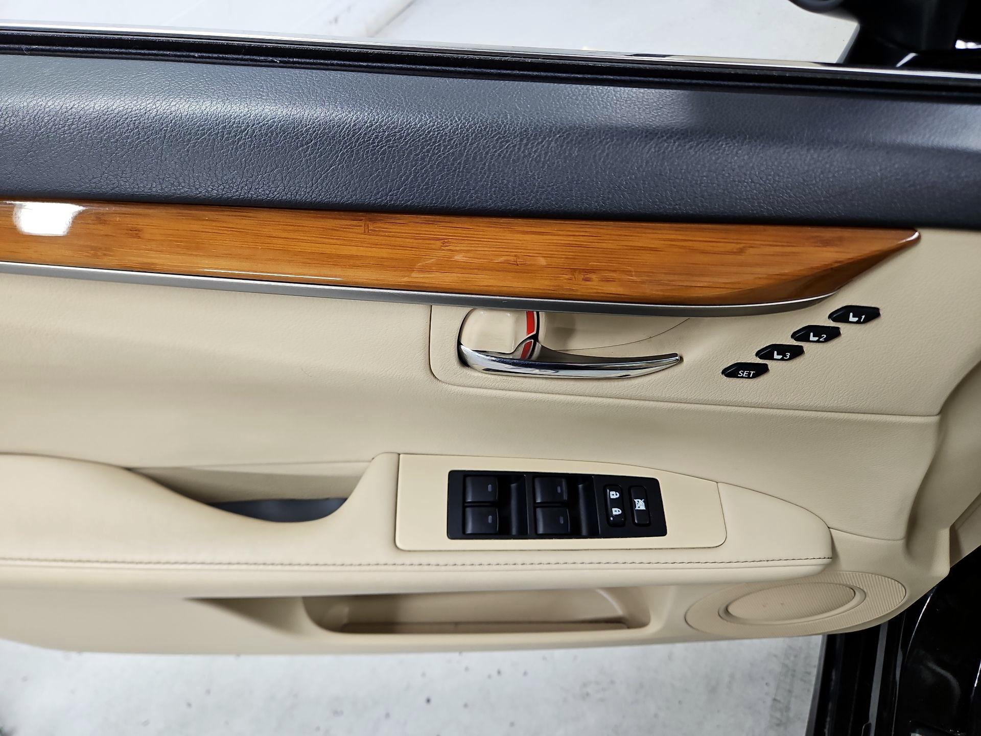 Thumbnail: 2015 Lexus ES - 12