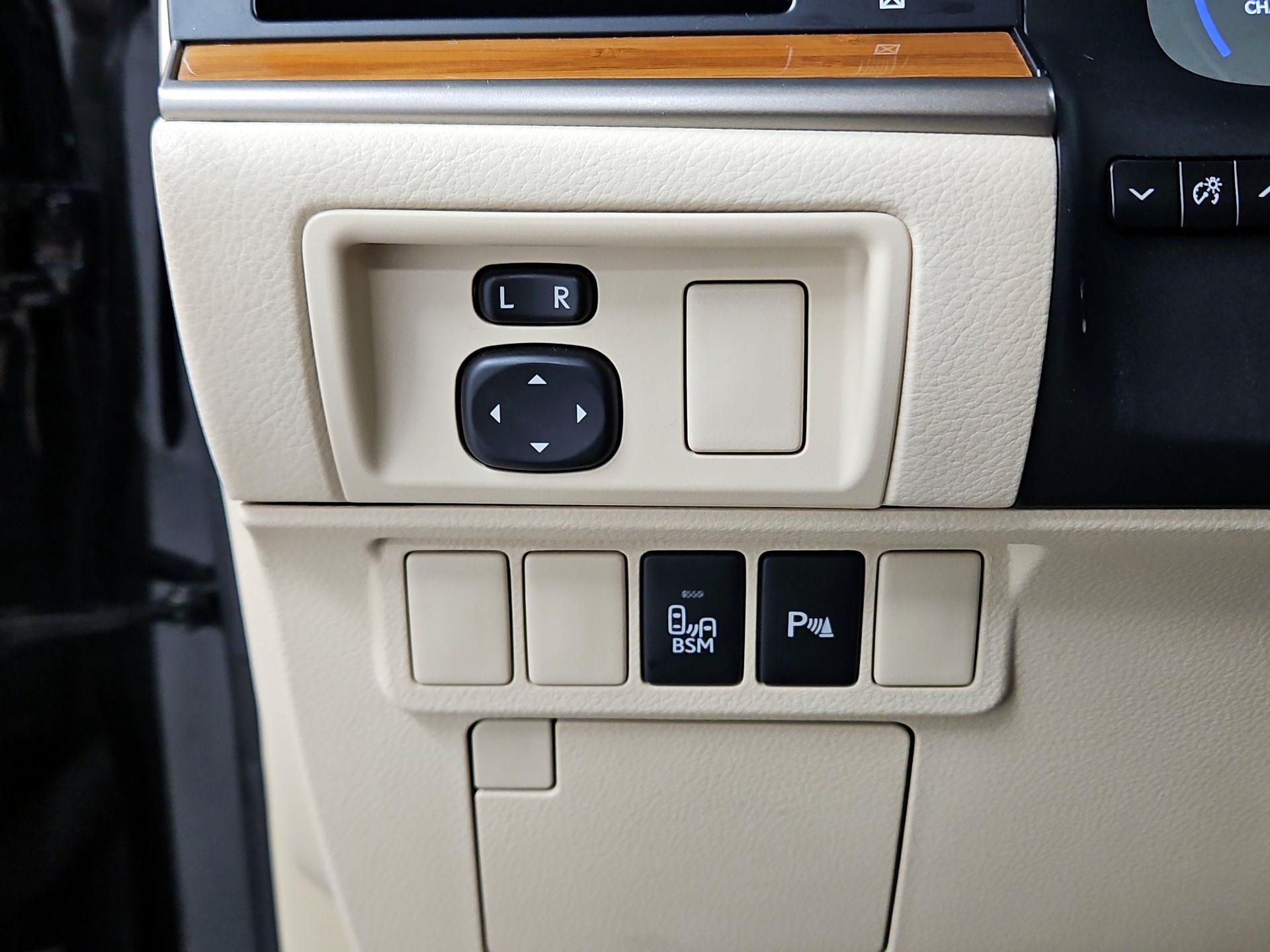 Thumbnail: 2015 Lexus ES - 13