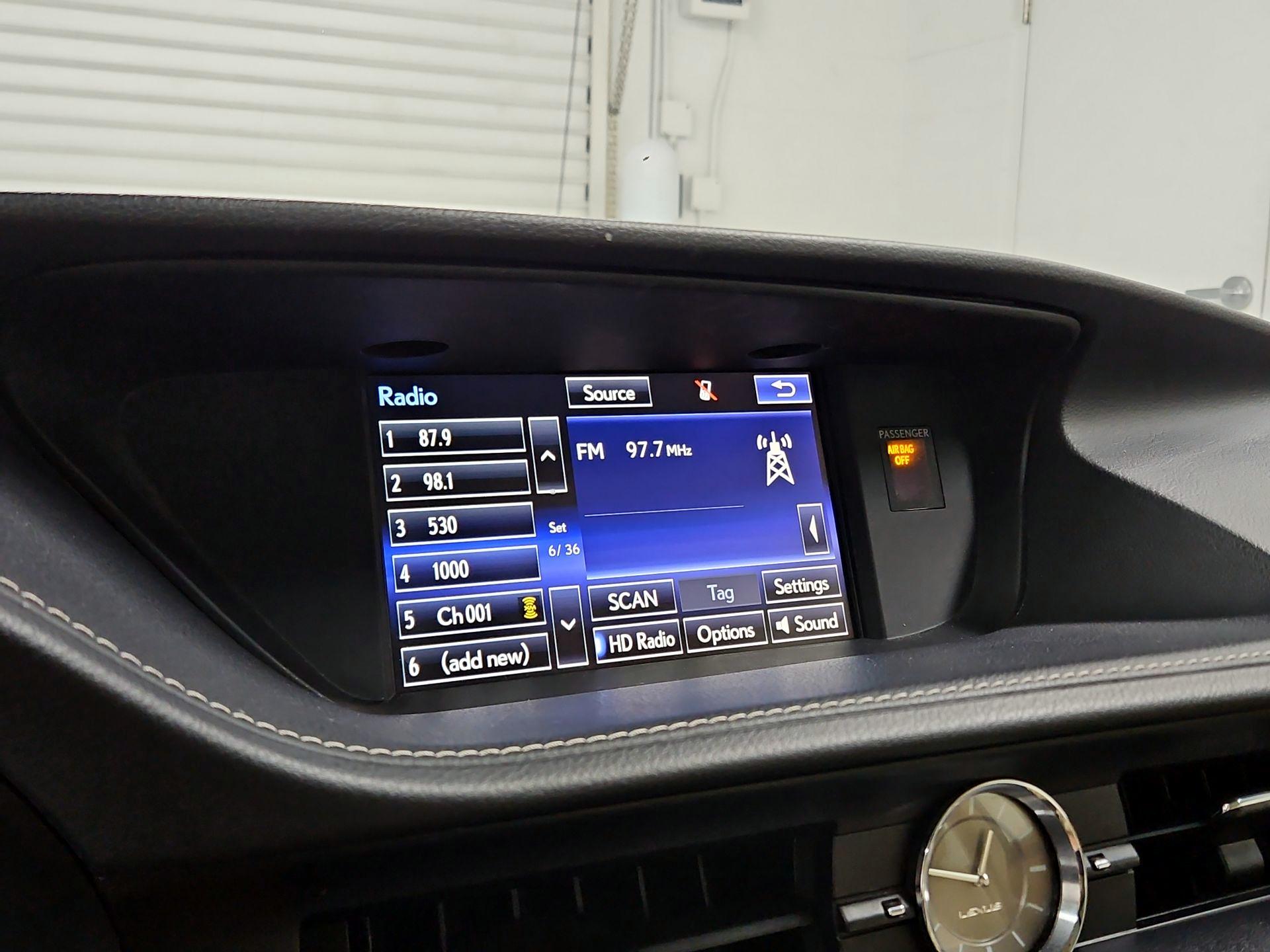 Thumbnail: 2015 Lexus ES - 16