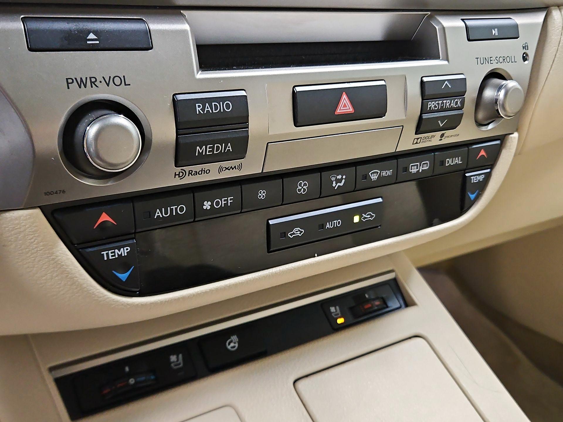 Thumbnail: 2015 Lexus ES - 17