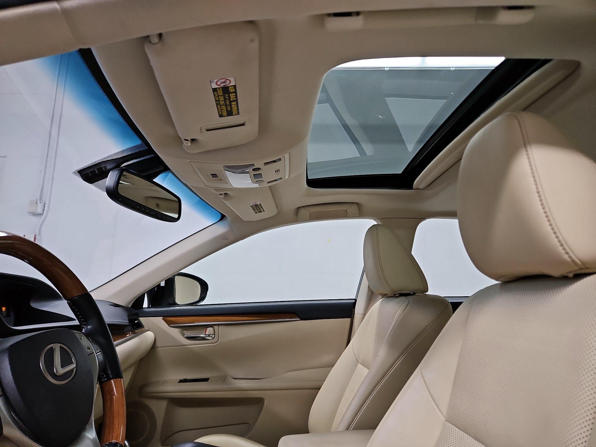 Thumbnail: 2015 Lexus ES - 20