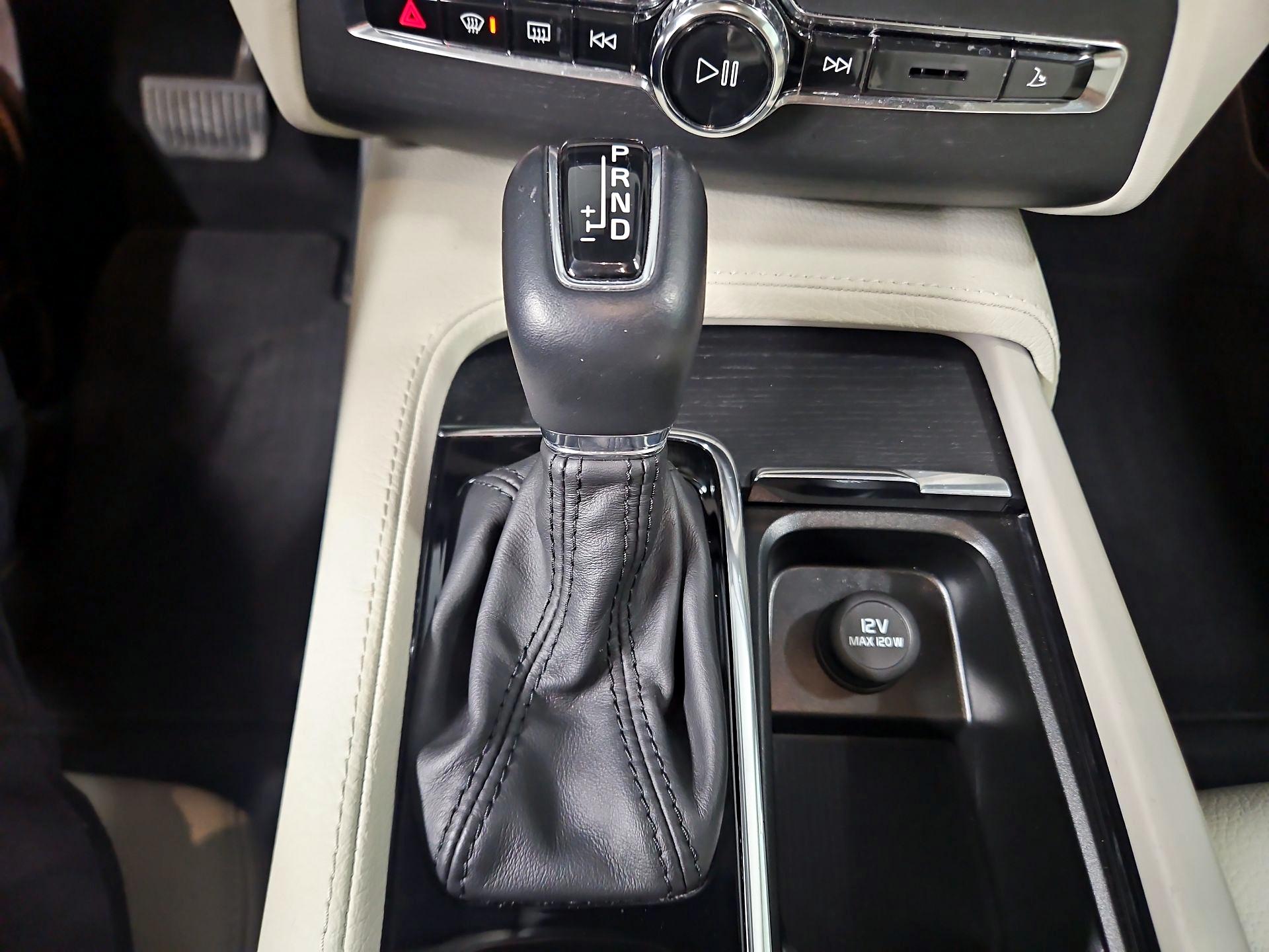 Thumbnail: 2020 Volvo XC90 - 17