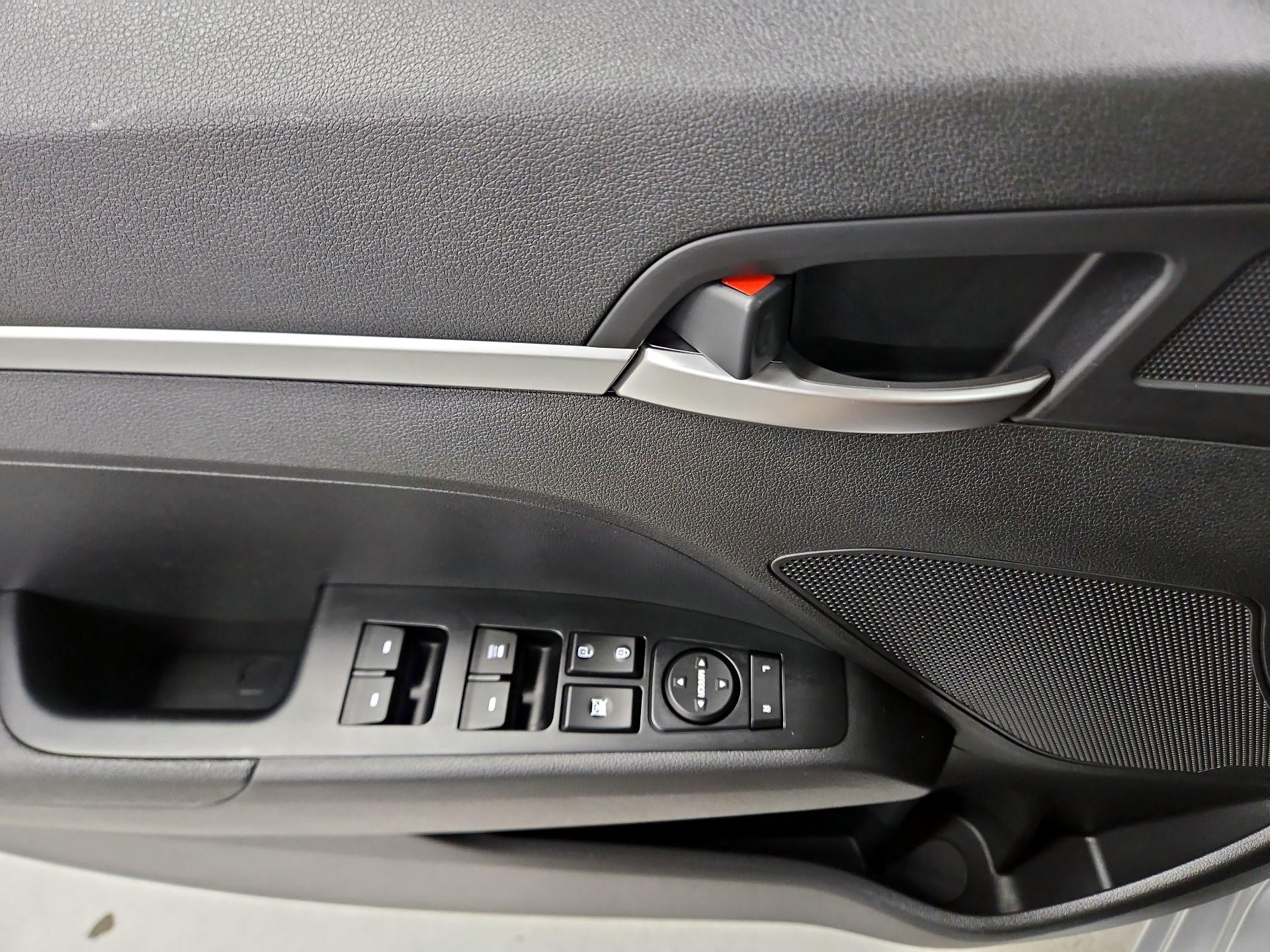 Thumbnail: 2019 Hyundai Elantra - 12