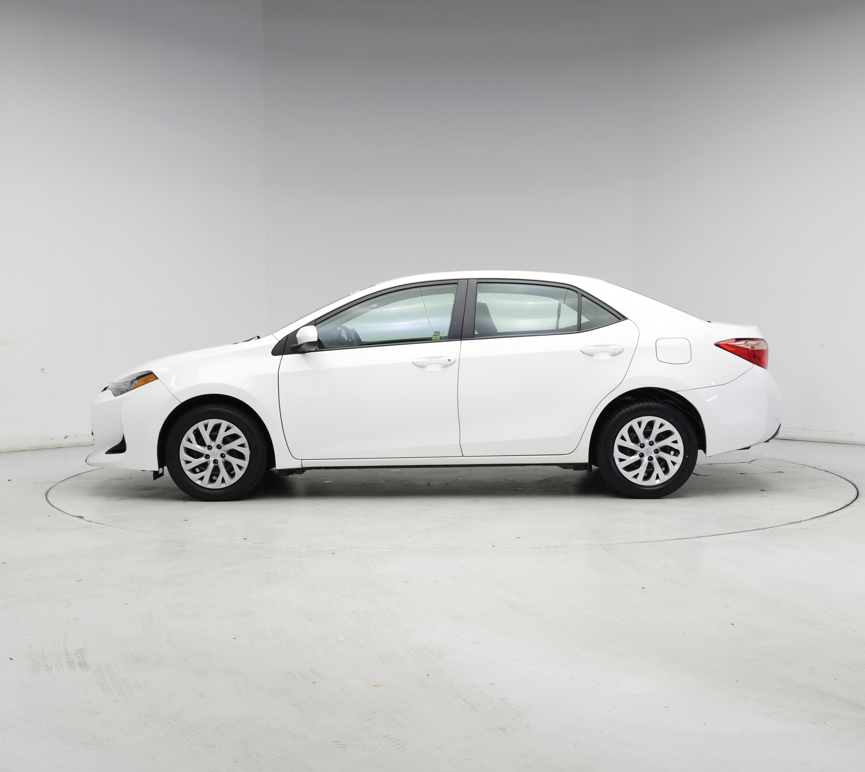 Thumbnail: 2017 Toyota Corolla - 3