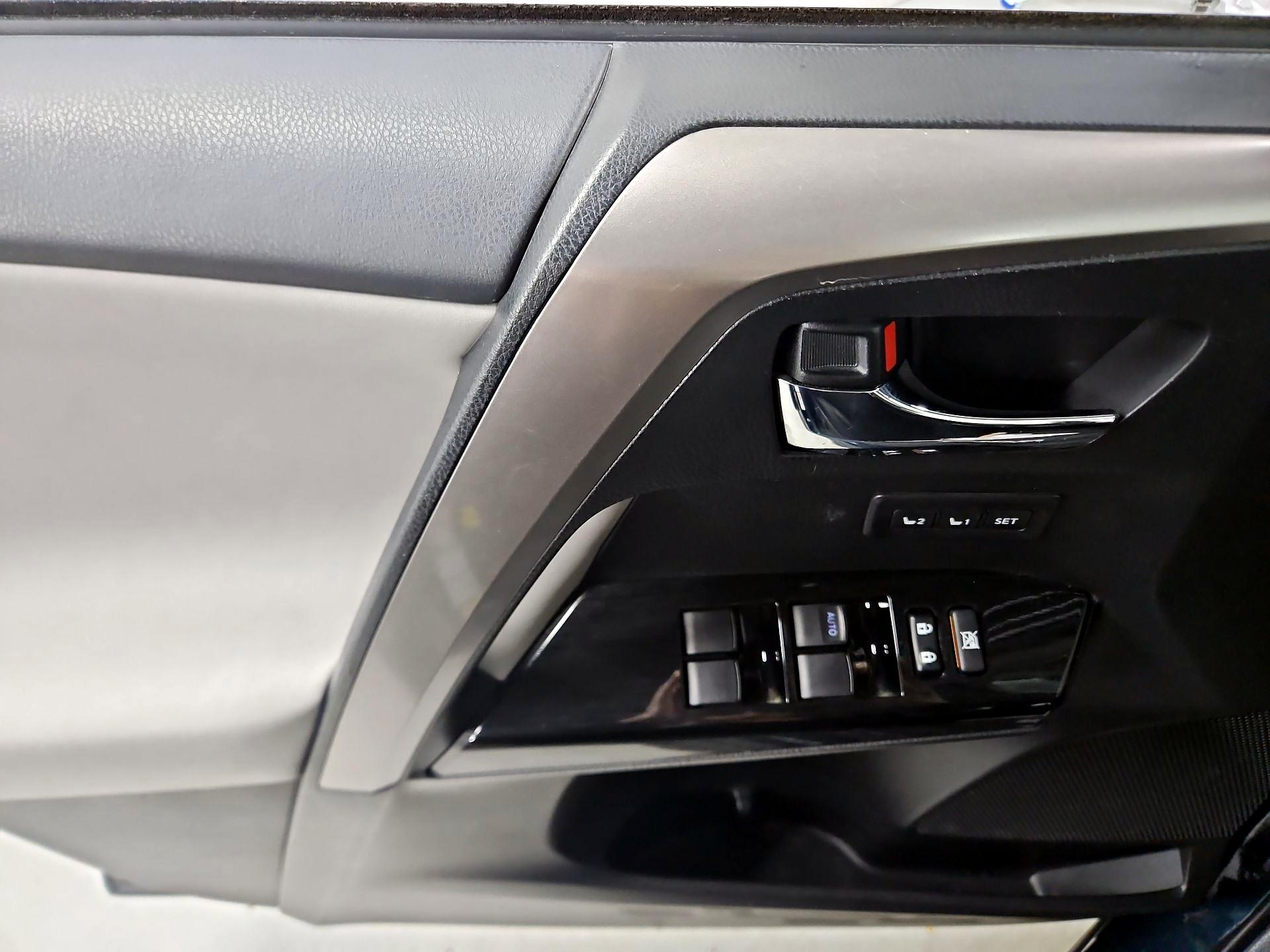 Thumbnail: 2017 Toyota RAV4 - 12