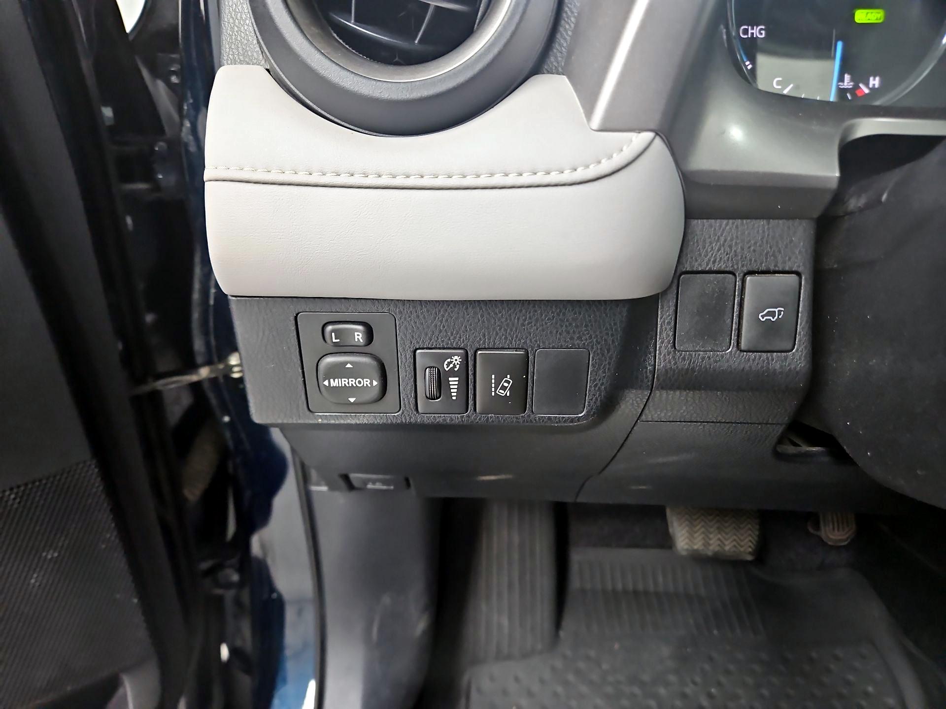 Thumbnail: 2017 Toyota RAV4 - 13