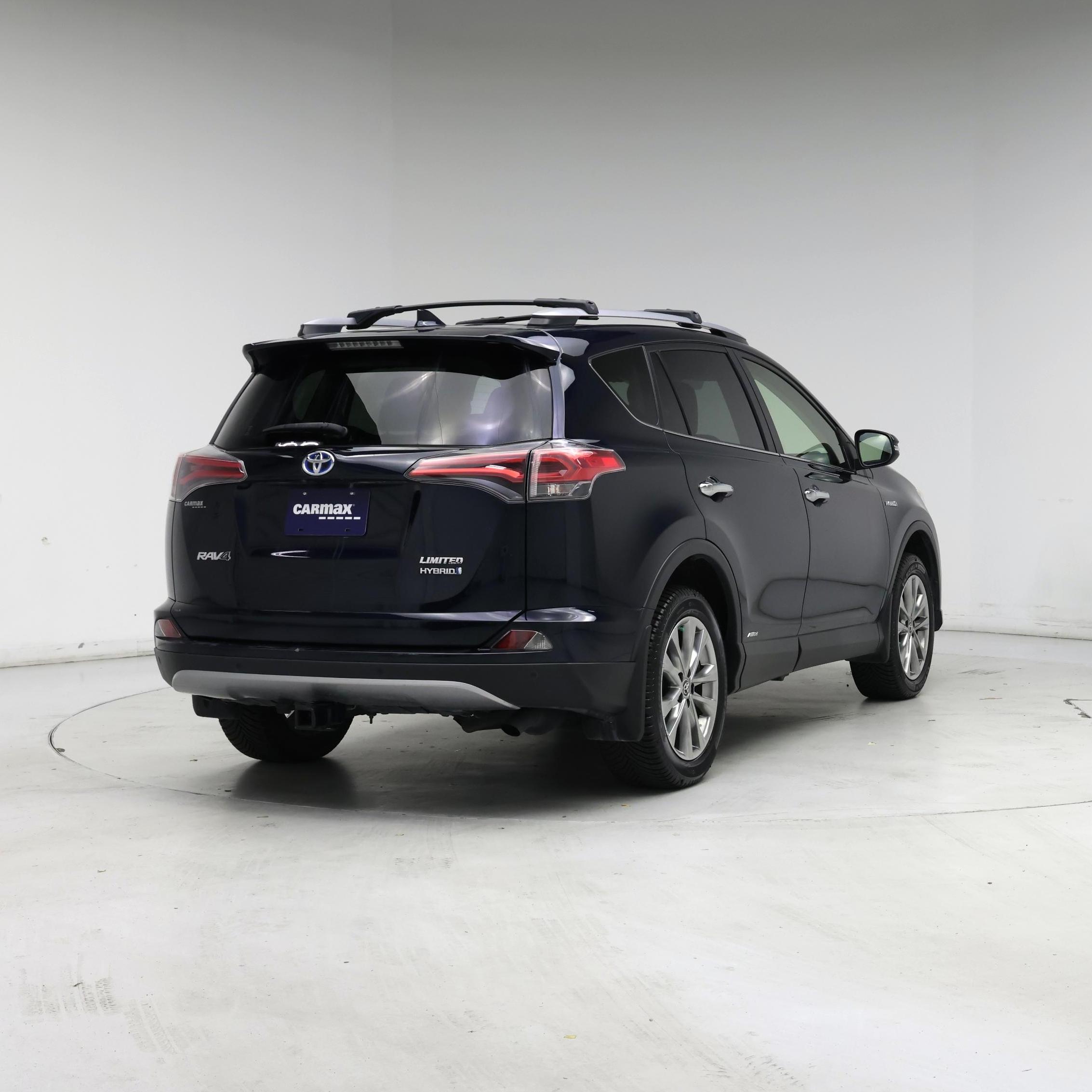 Thumbnail: 2017 Toyota RAV4 - 8