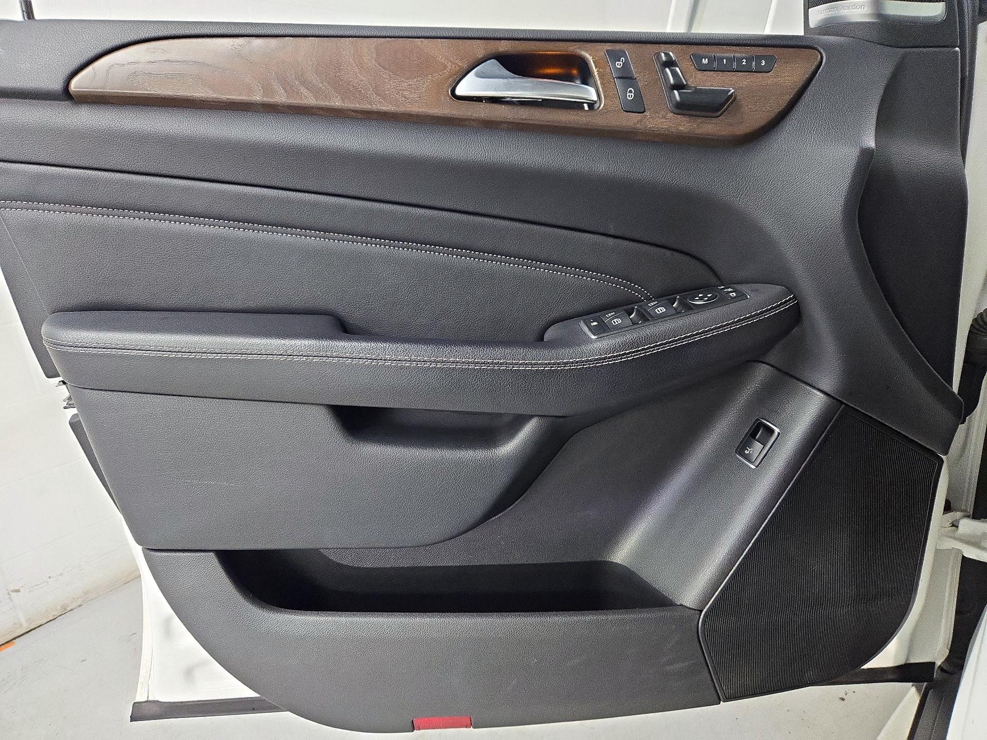 Thumbnail: 2015 Mercedes-Benz M-Class - 12