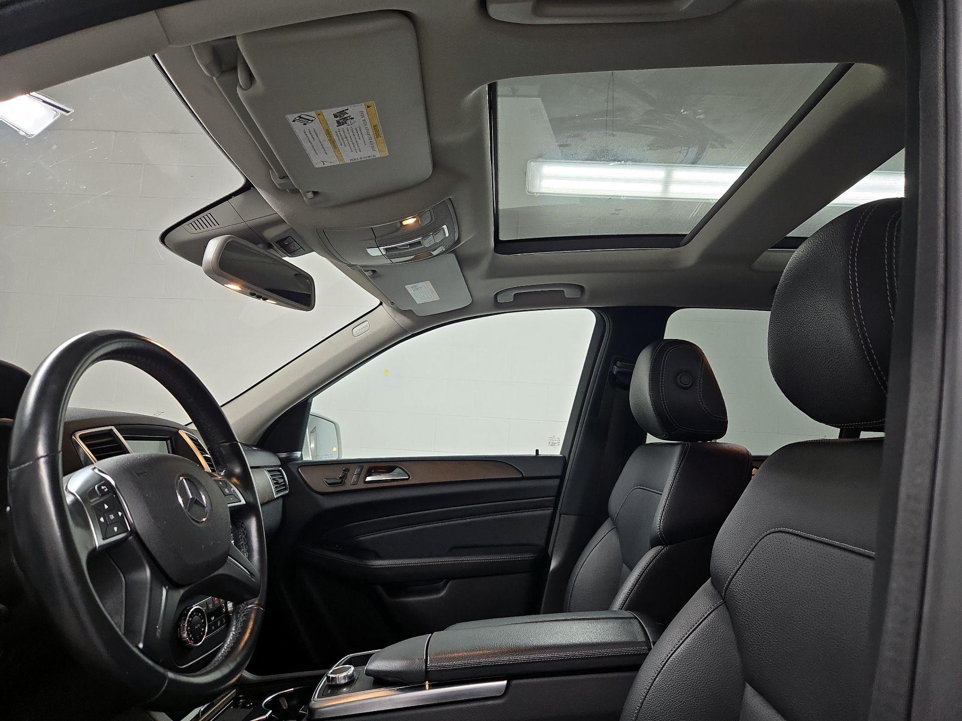Thumbnail: 2015 Mercedes-Benz M-Class - 20