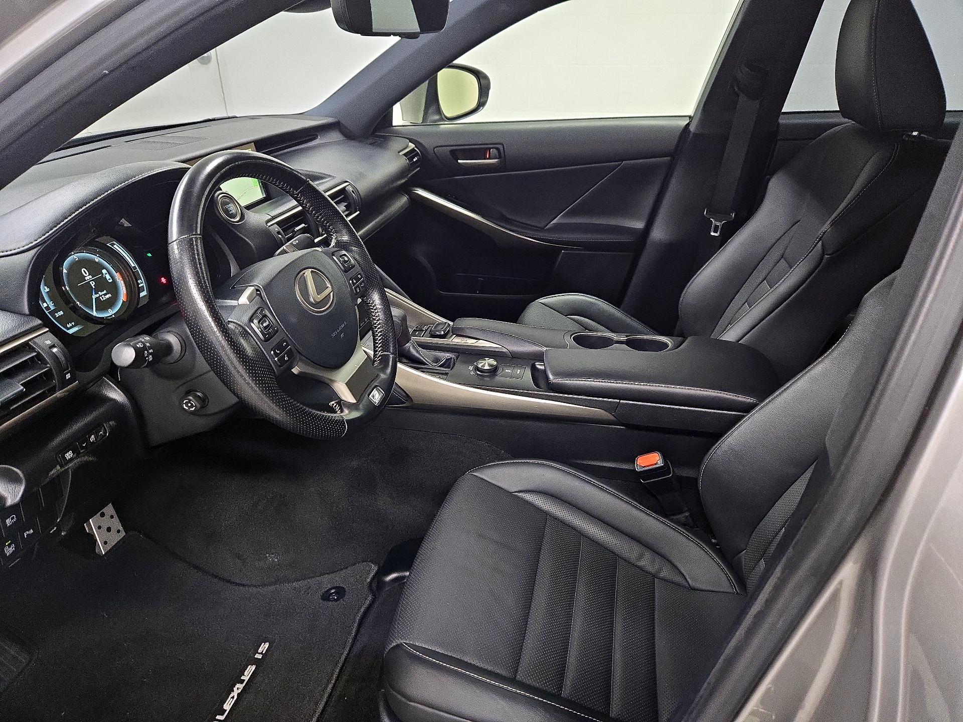 Thumbnail: 2018 Lexus IS - 11