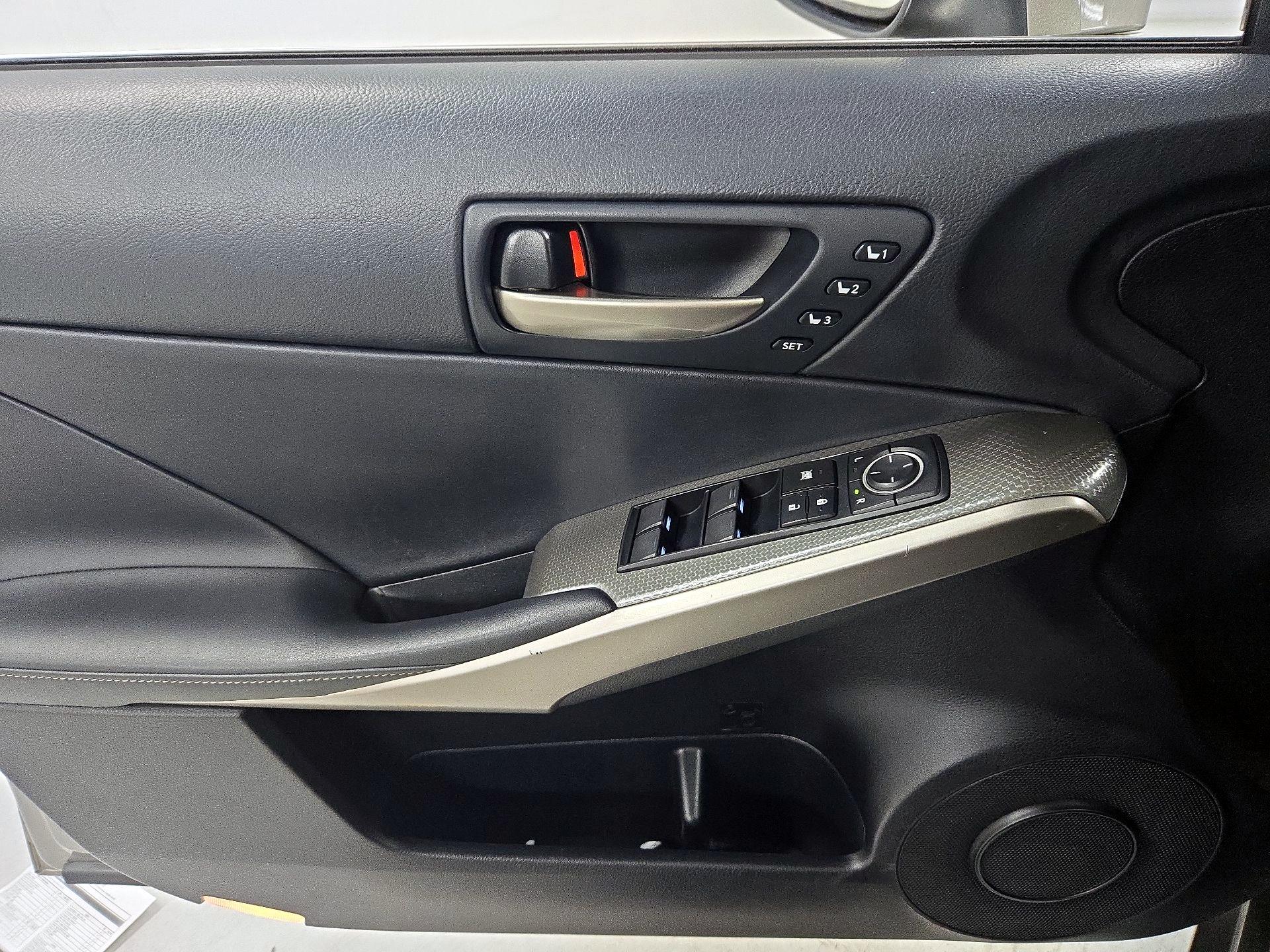 Thumbnail: 2018 Lexus IS - 12