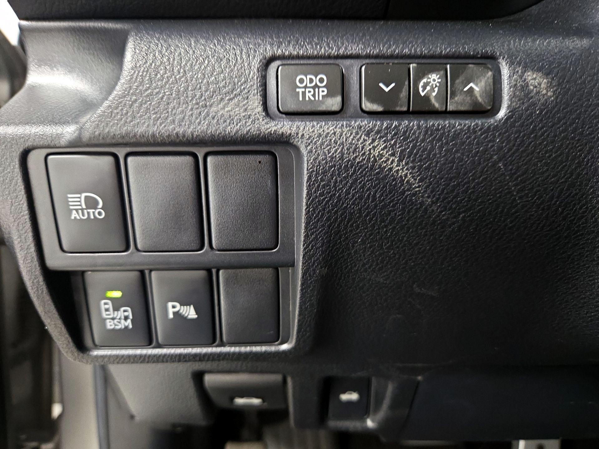 Thumbnail: 2018 Lexus IS - 13