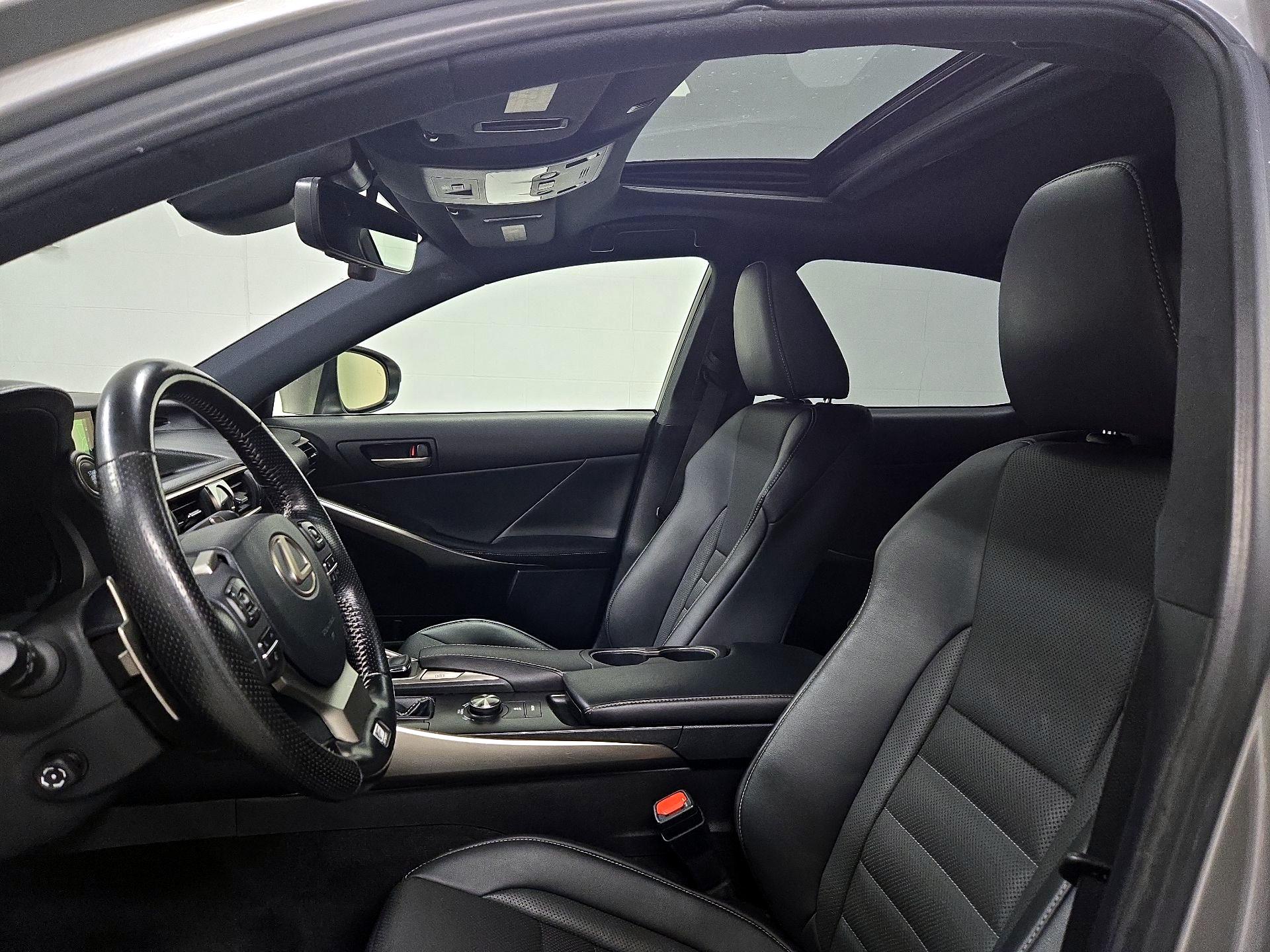 Thumbnail: 2018 Lexus IS - 20