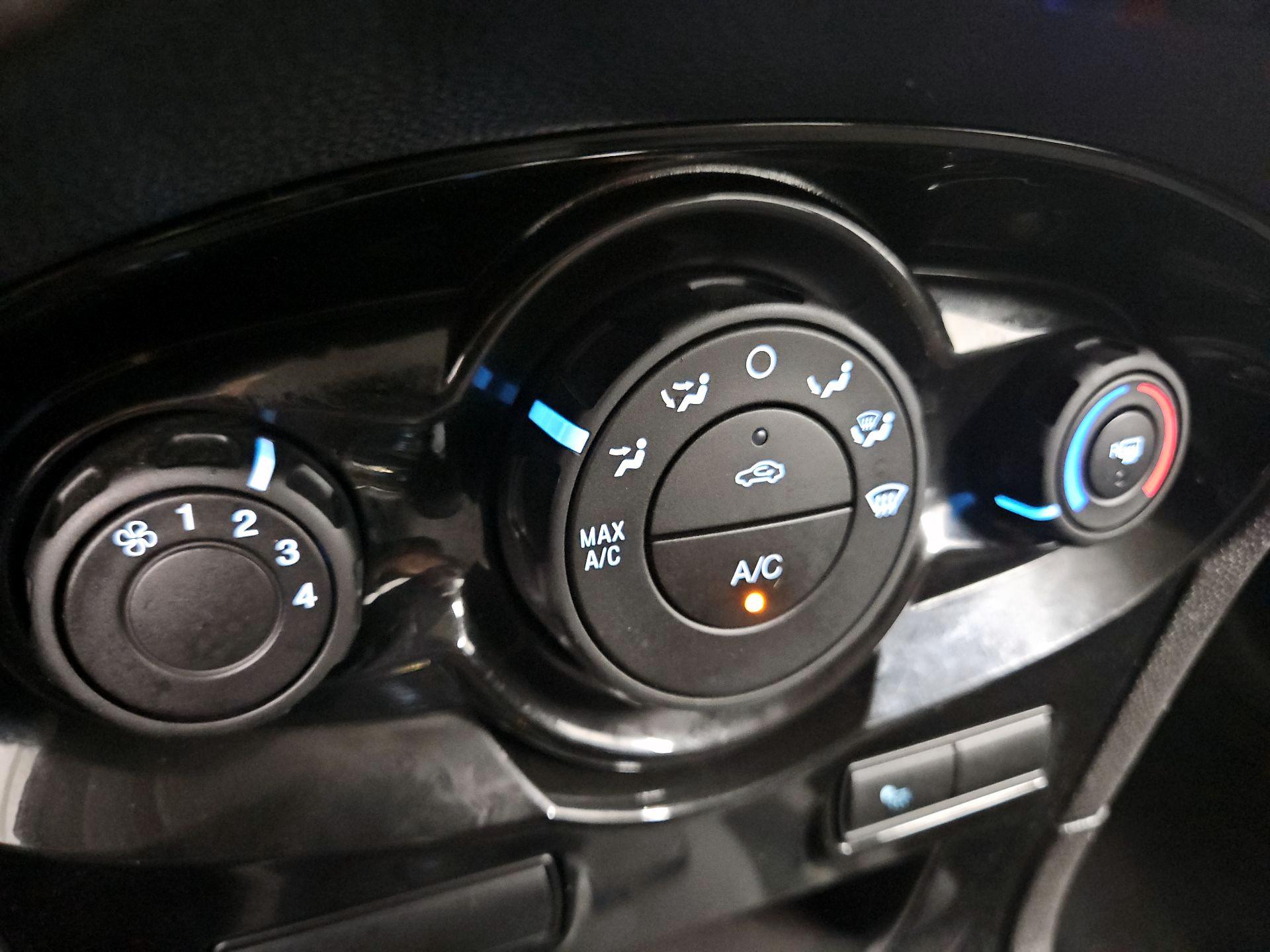Thumbnail: 2016 Ford Fiesta - 15