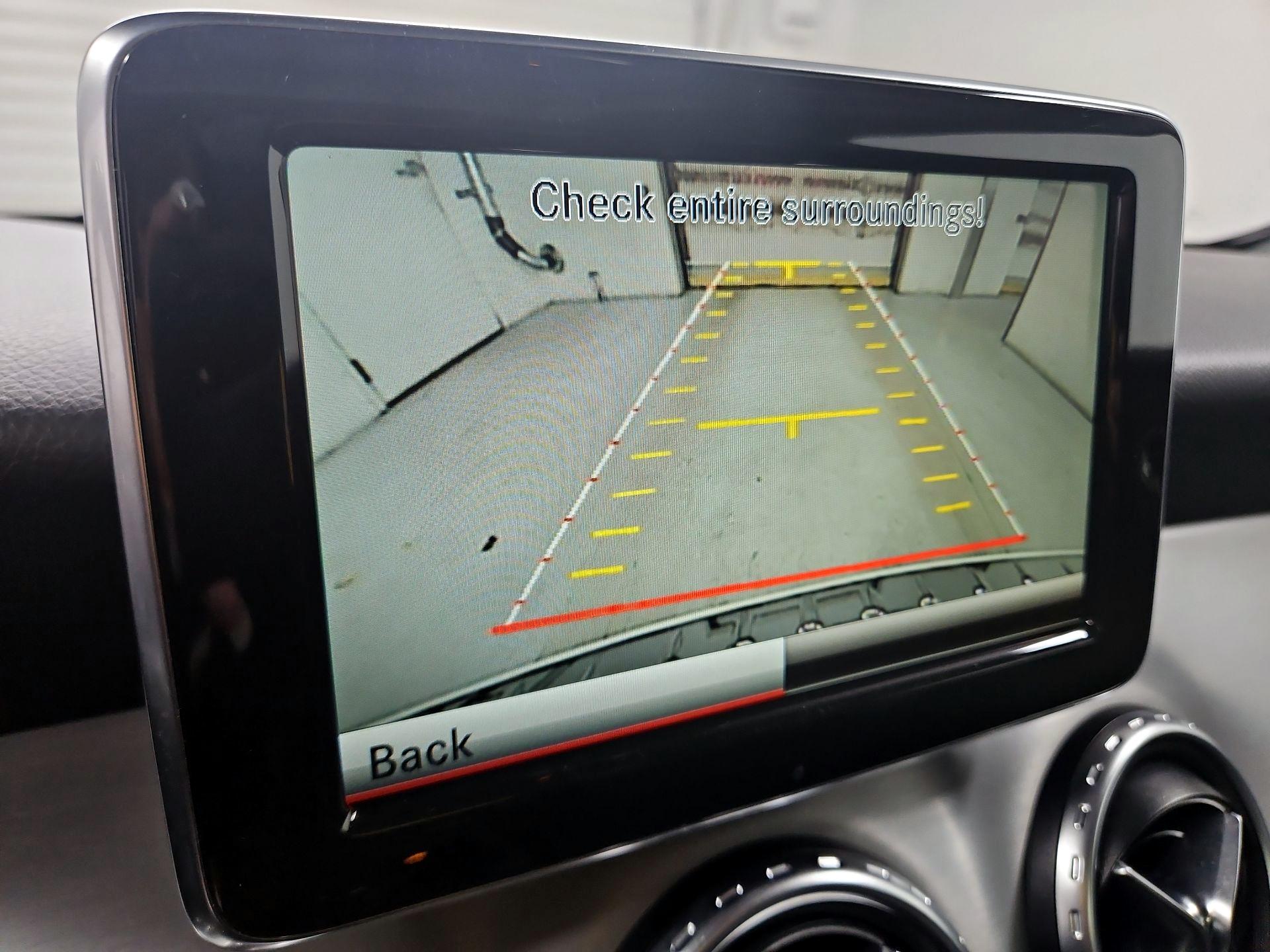 Thumbnail: 2015 Mercedes-Benz GLA - 15