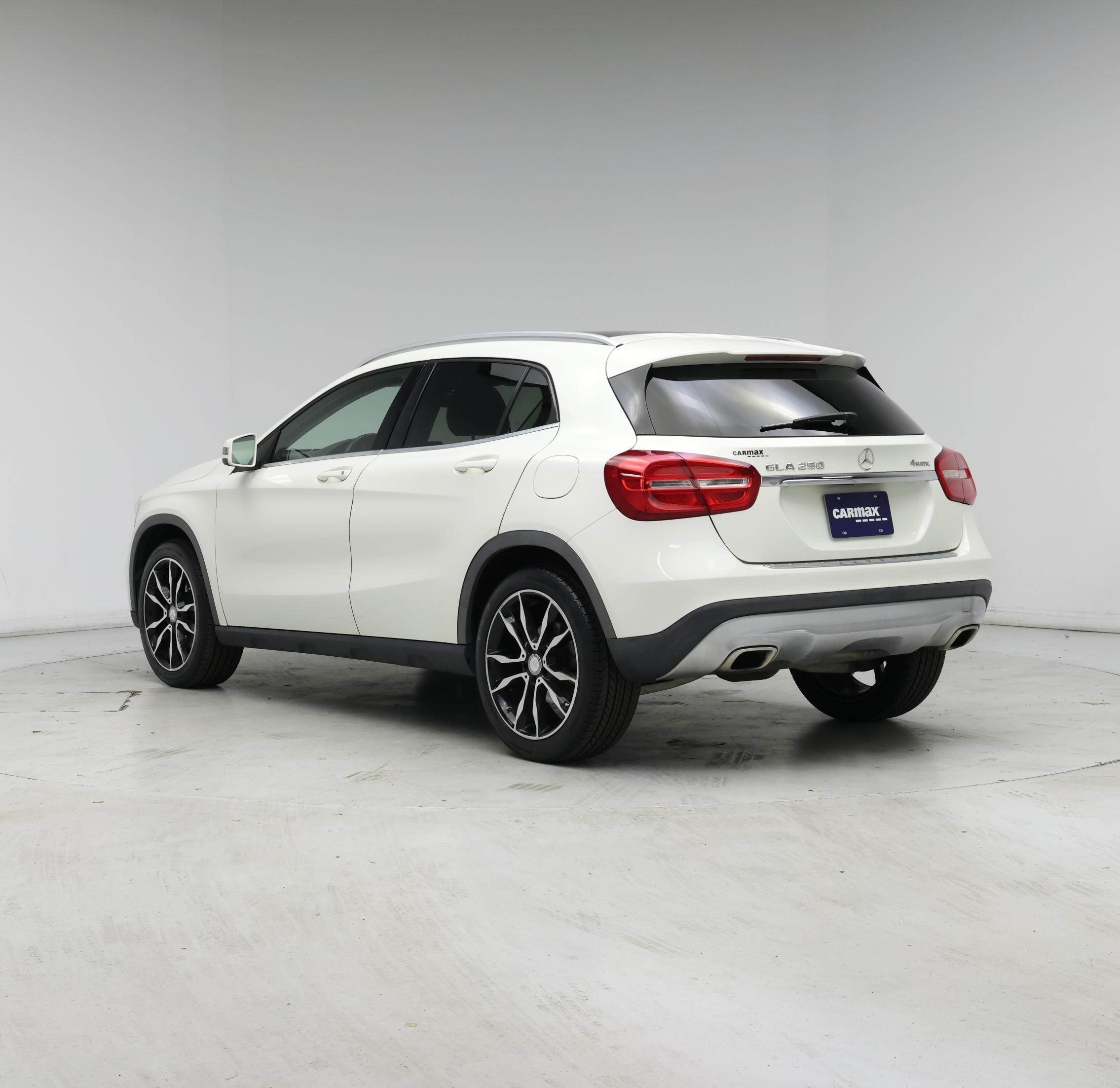 Thumbnail: 2015 Mercedes-Benz GLA - 2
