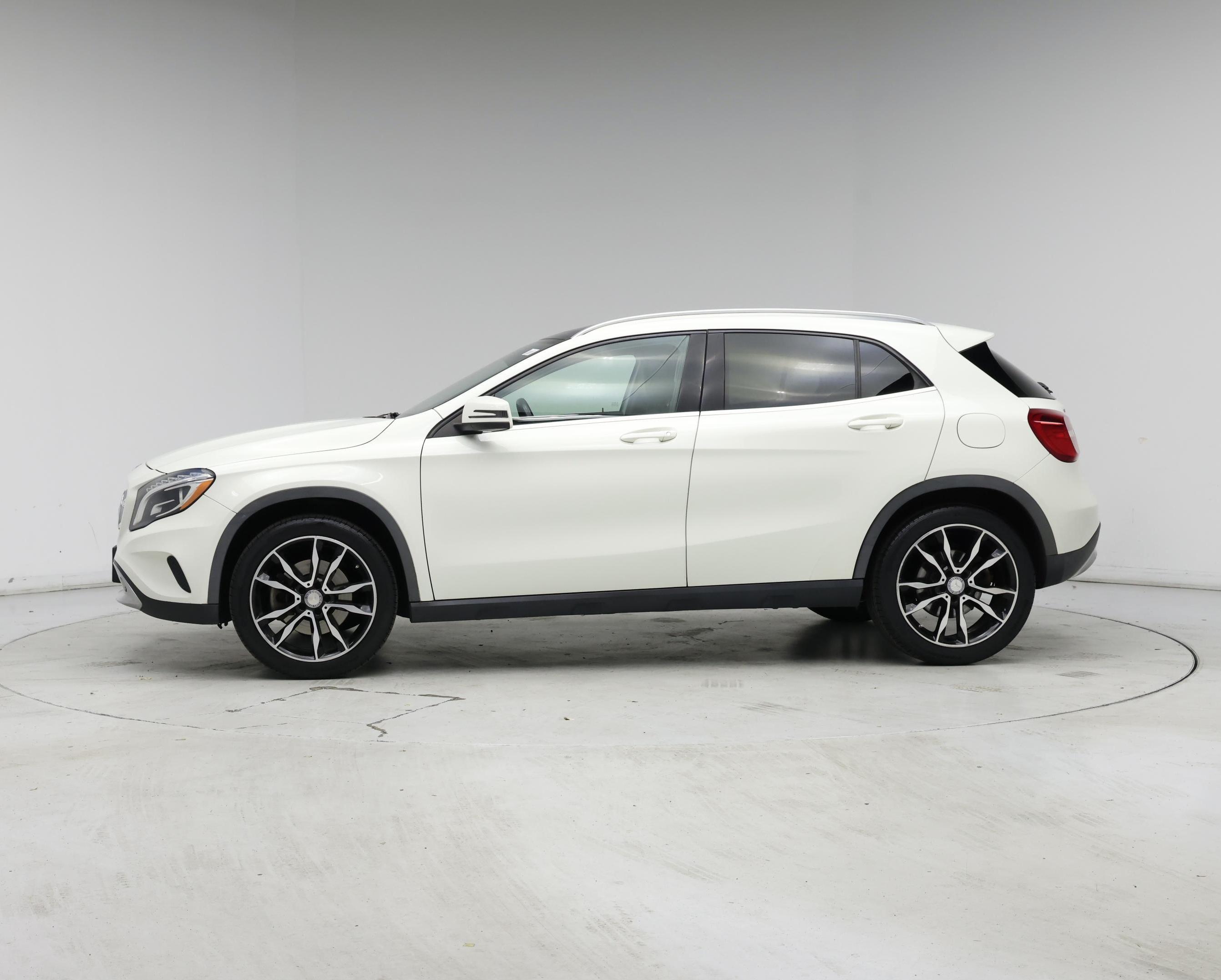 Thumbnail: 2015 Mercedes-Benz GLA - 3