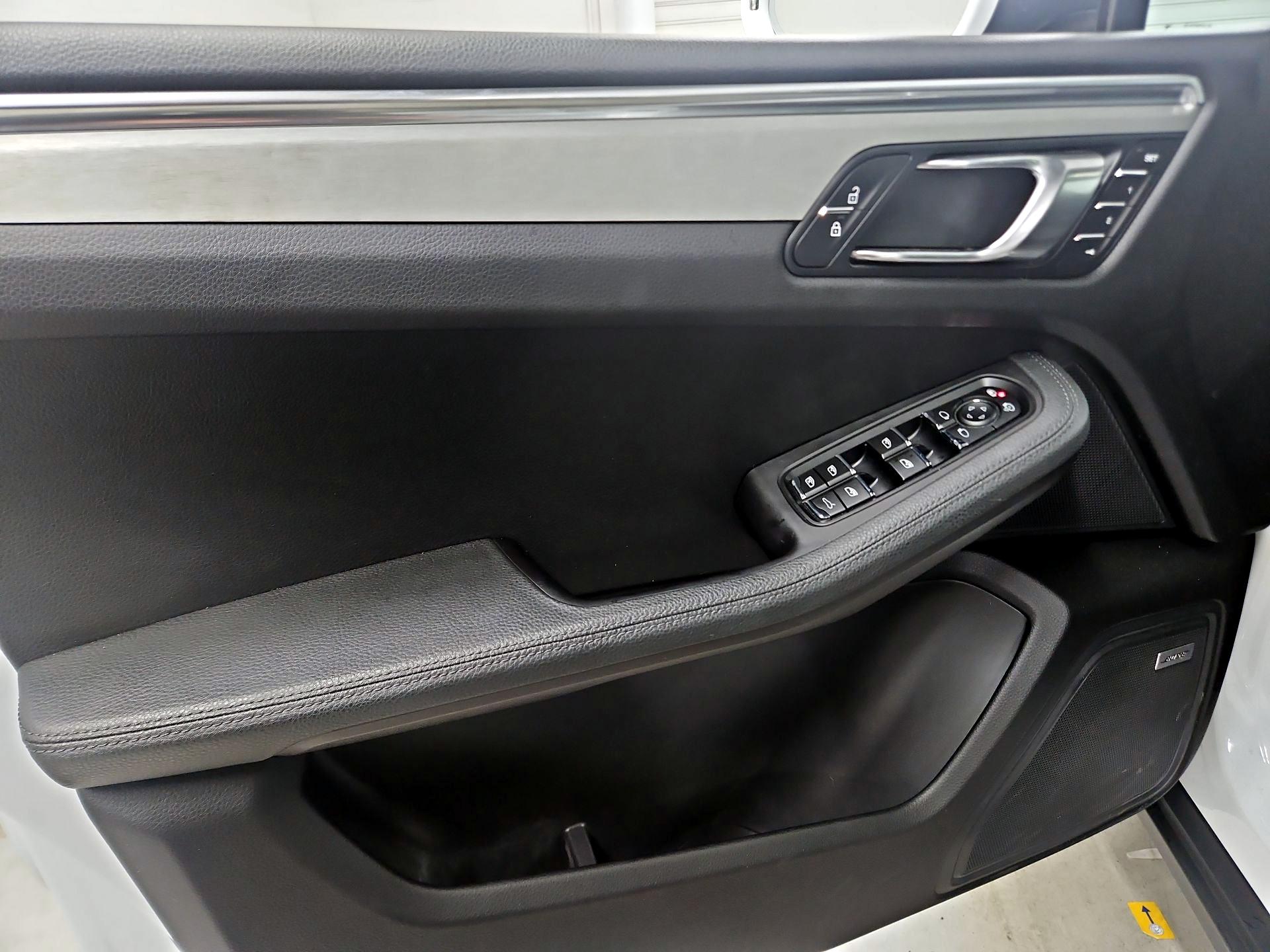 Thumbnail: 2021 Porsche Macan - 12