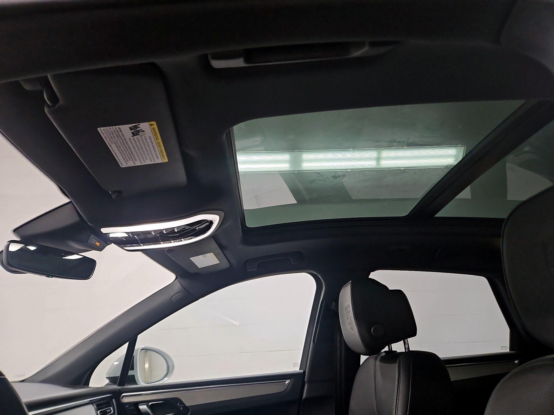 Thumbnail: 2021 Porsche Macan - 20