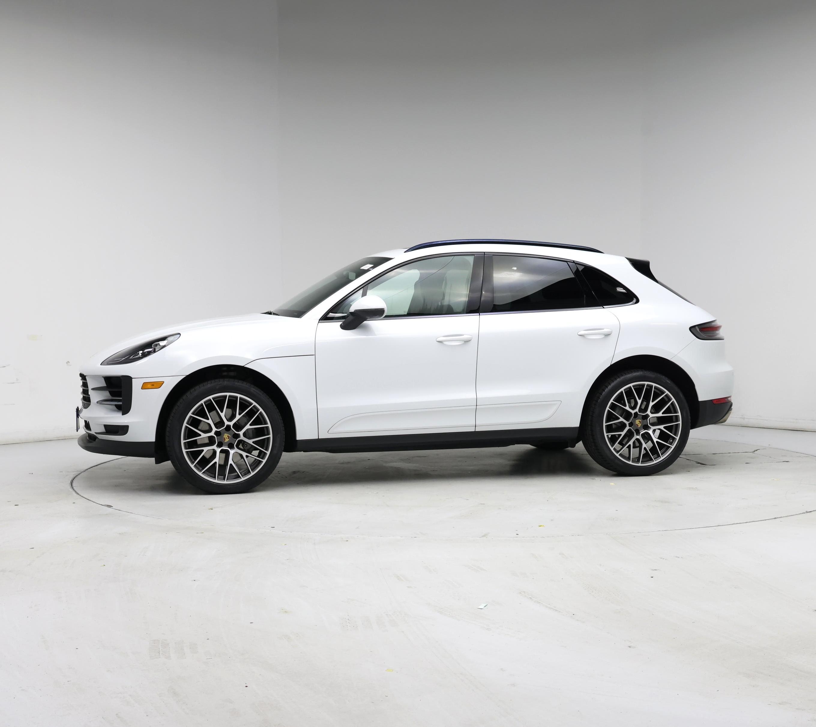 Thumbnail: 2021 Porsche Macan - 3